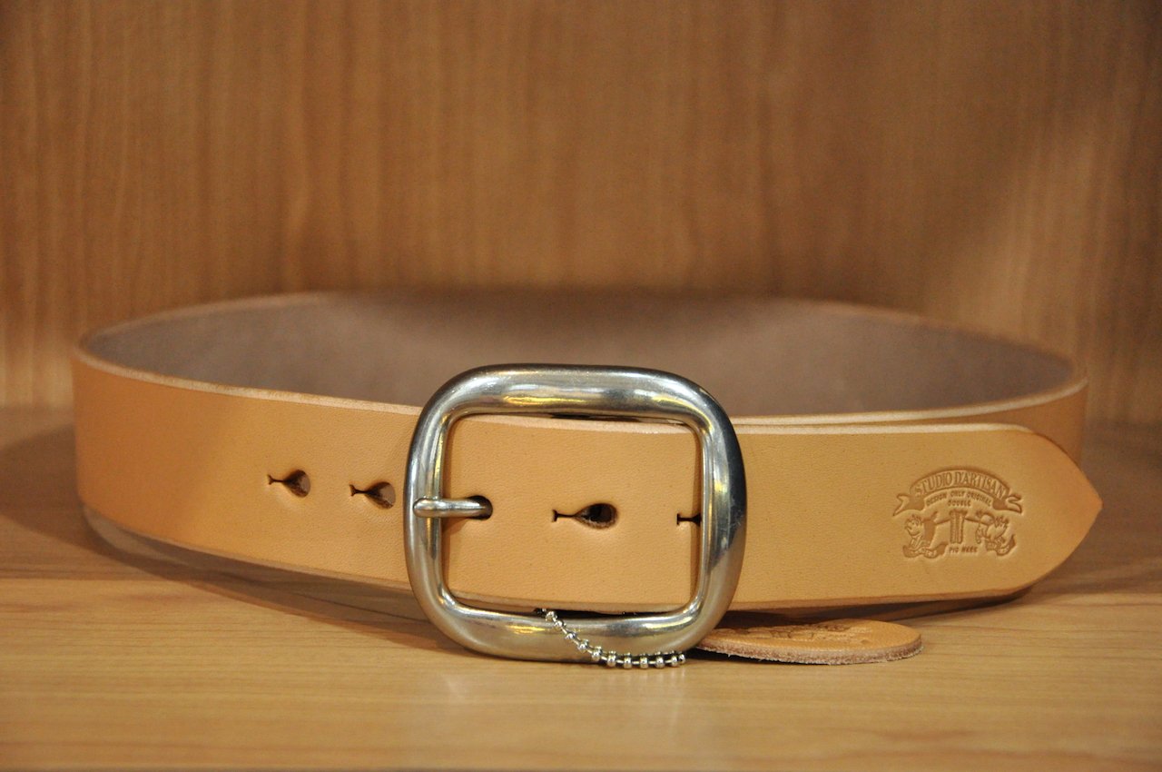 STUDIO D'ARTISAN BEND COWHIDE BELT (TAN)