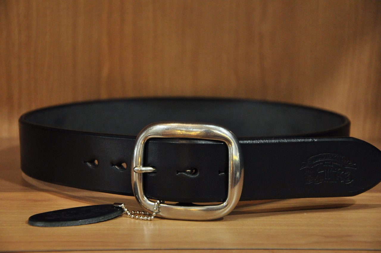 STUDIO D'ARTISAN BEND COWHIDE BELT (BLACK)