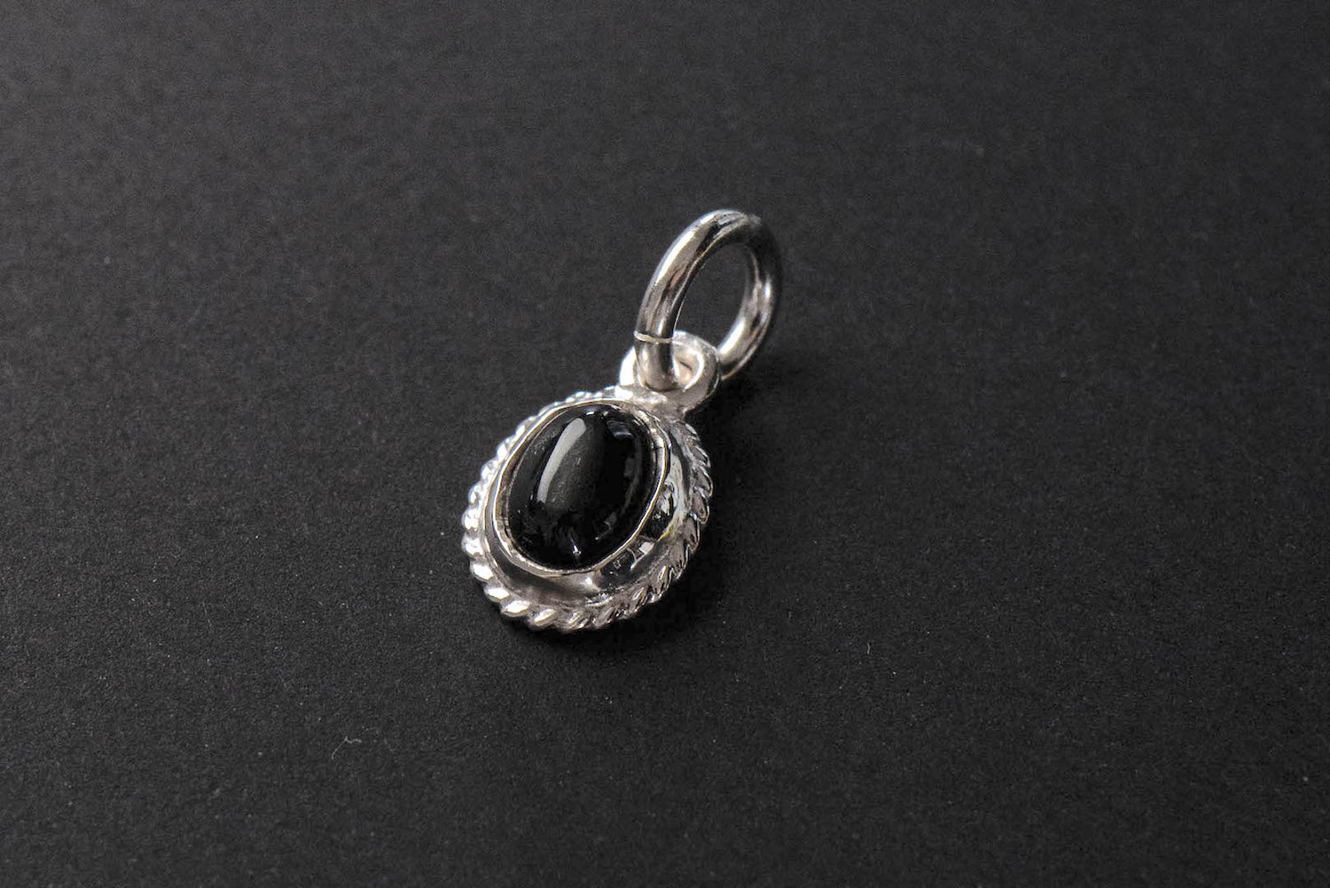 First Arrow's Size Small Mini Oval Pendant With Soulo Stone (P-298)