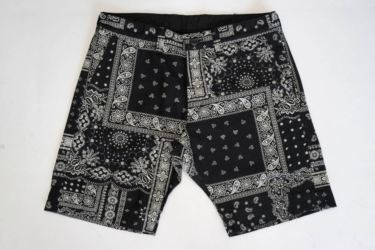 THE FLAT HEAD "PAISLEY BANDANA" SELVAGE SATEEN SHORTS (BLACK)