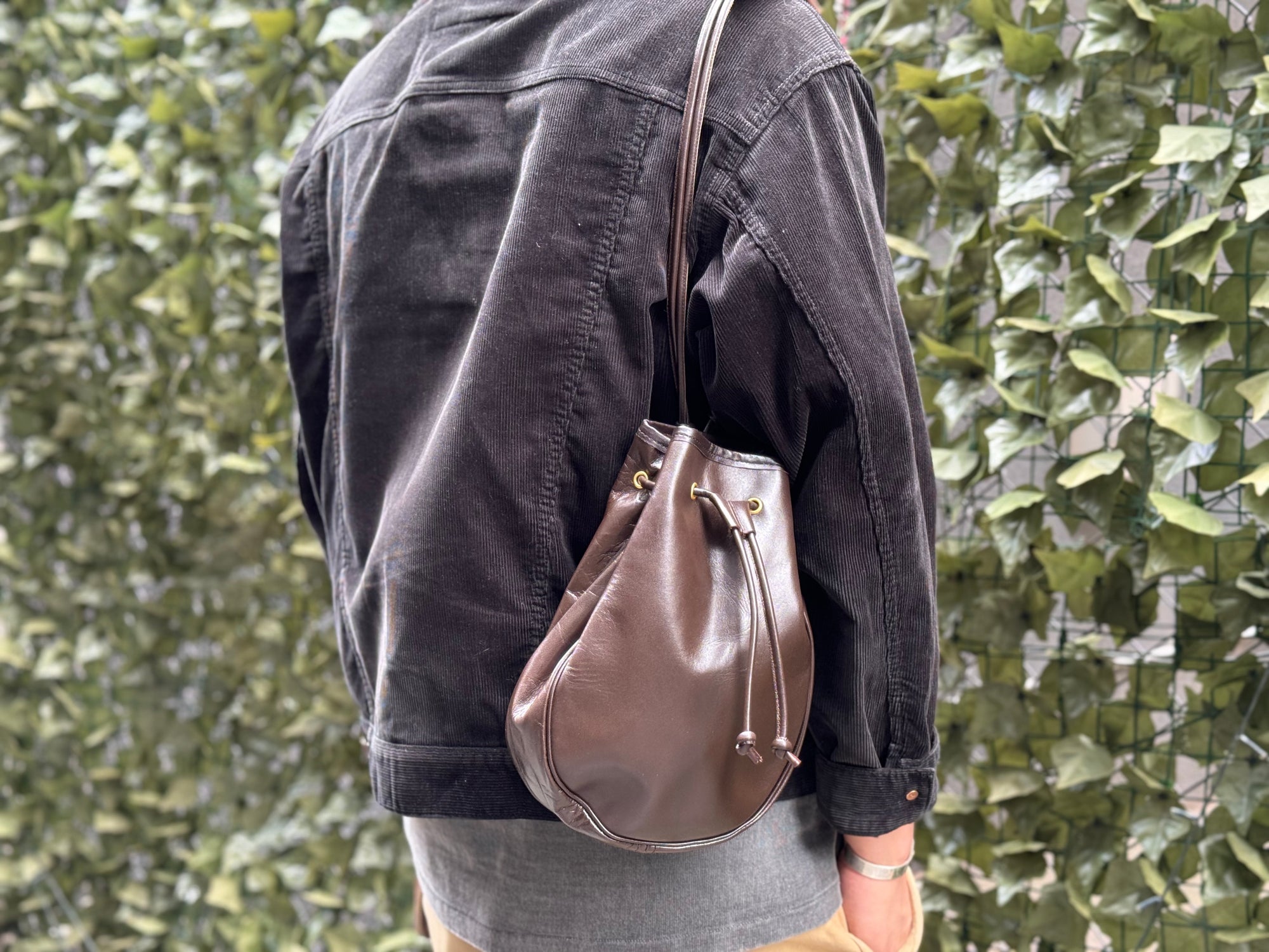 Inception by Accel Company Horsehide Pouch Bag (Brown Tea-core)