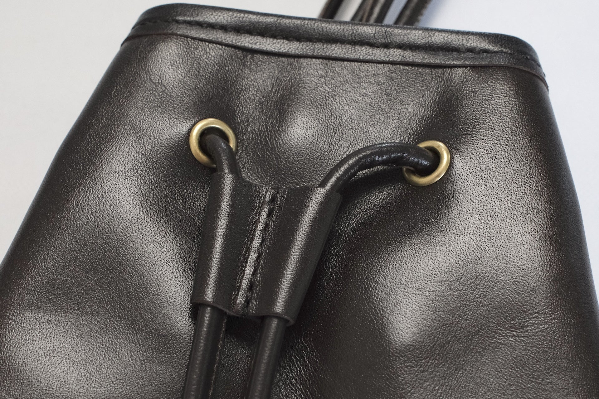 Inception by Accel Company Horsehide Pouch Bag (Brown Tea-core)