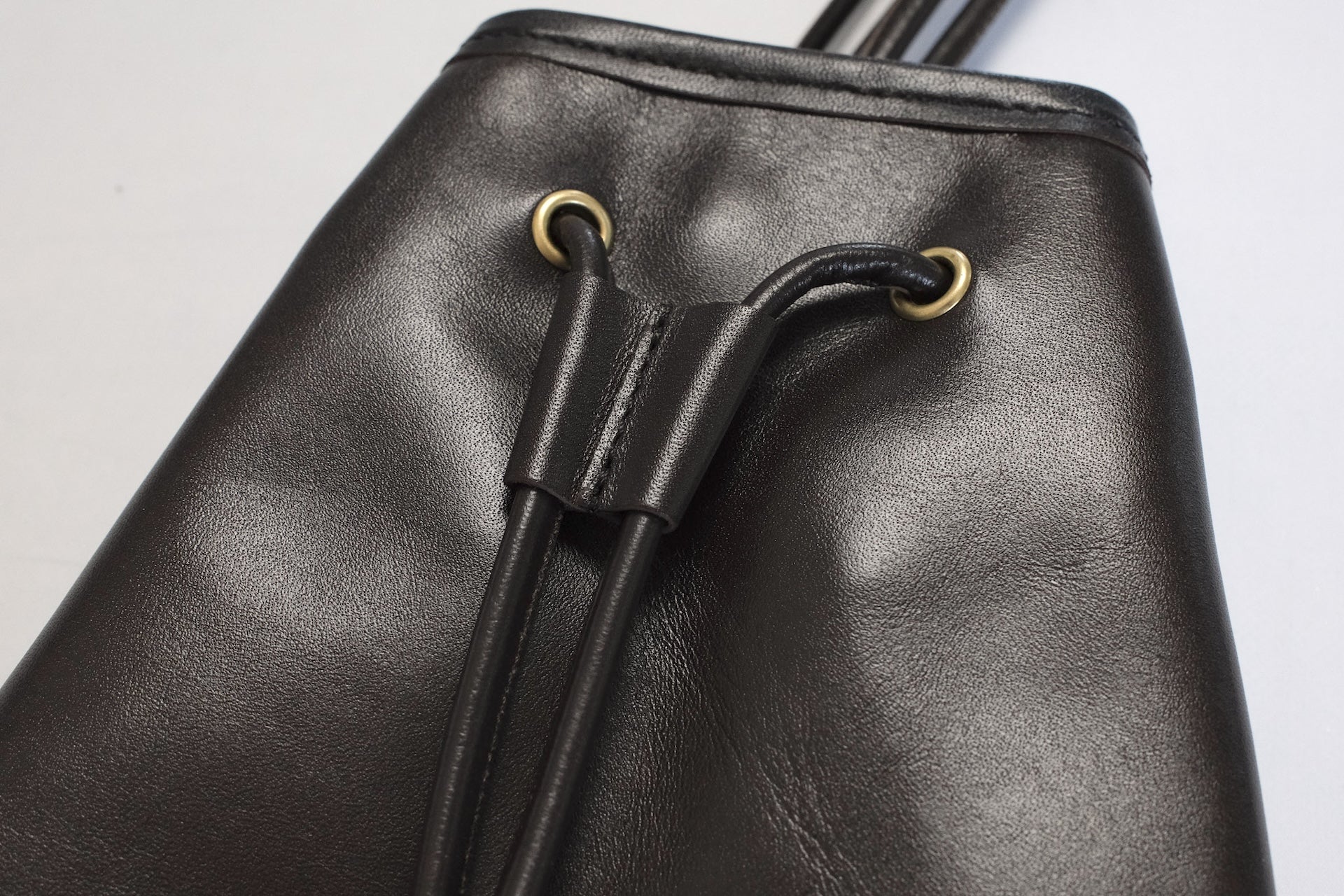 Inception by Accel Company Horsehide Pouch Bag (Brown Tea-core)