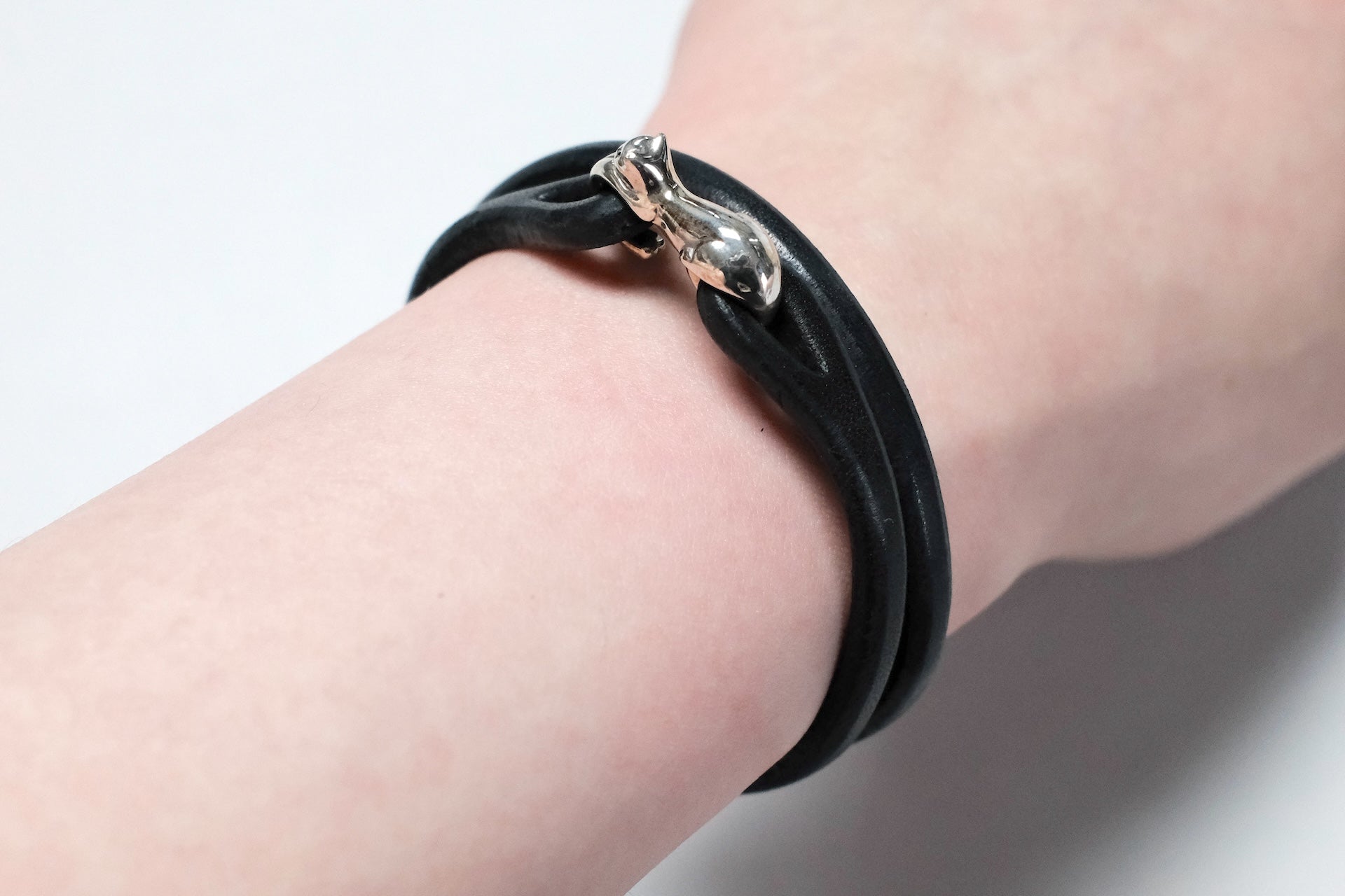 Cramp by Ginkawaten "Cat Familiar" Double Cuff With Red Ruby (Black)