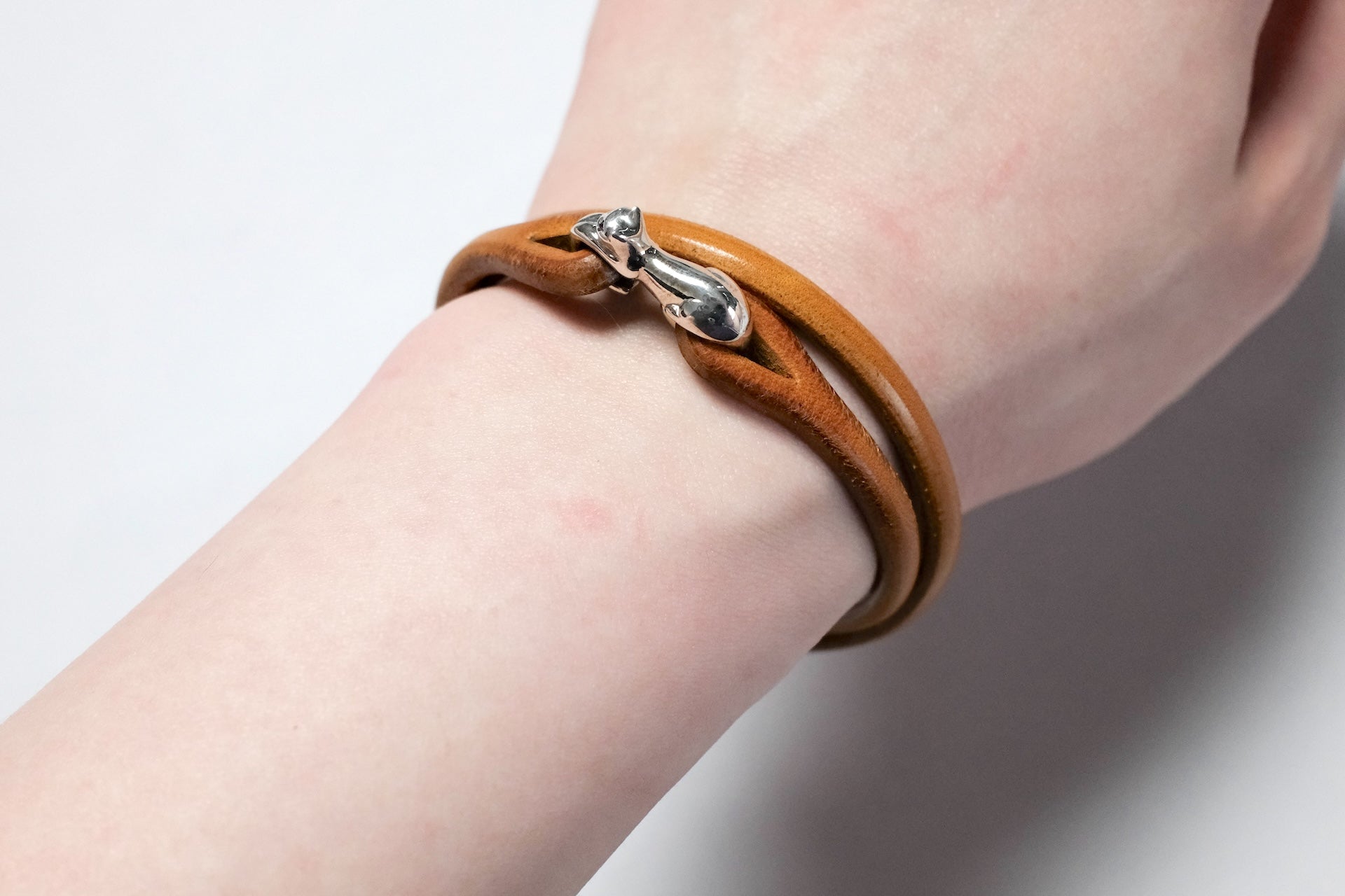 Cramp by Ginkawaten "Cat Familiar" Double Cuff With Red Ruby (Gold)