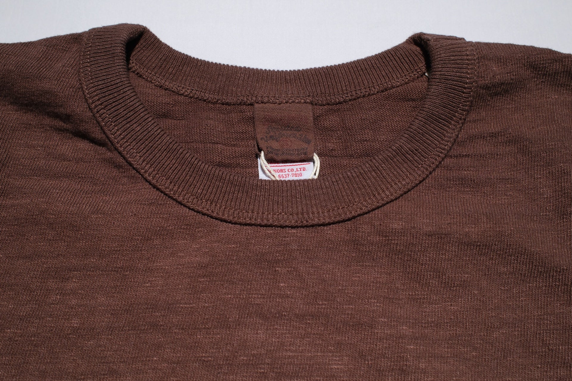 UES 9.5oz "NO.8 Slub Nep" Heavyweight L/S Plain Tee (Charcoal Brown)