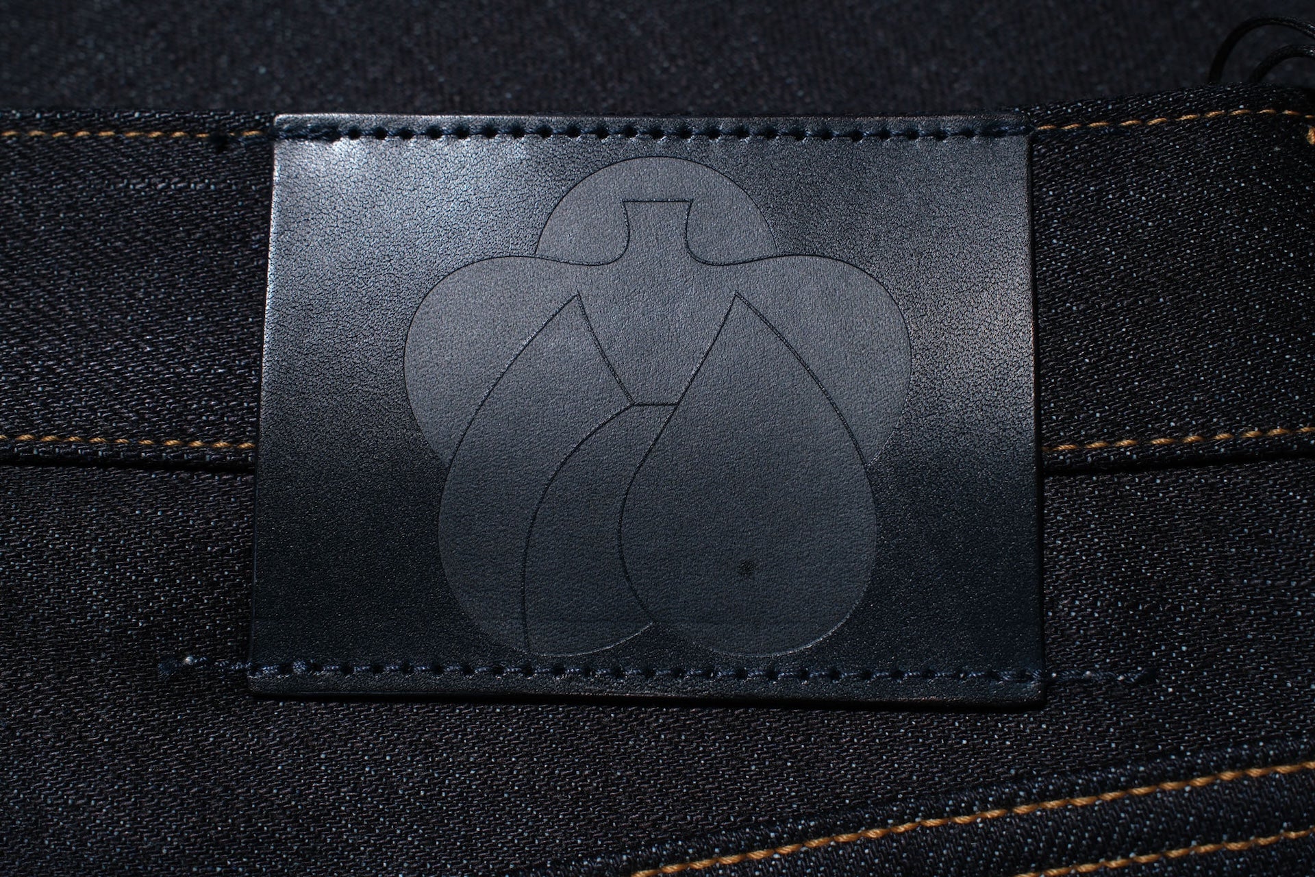 MOMOTARO JEANS 14.7oz "Tokuno Blue" #200 Denim (New Tapered fit)