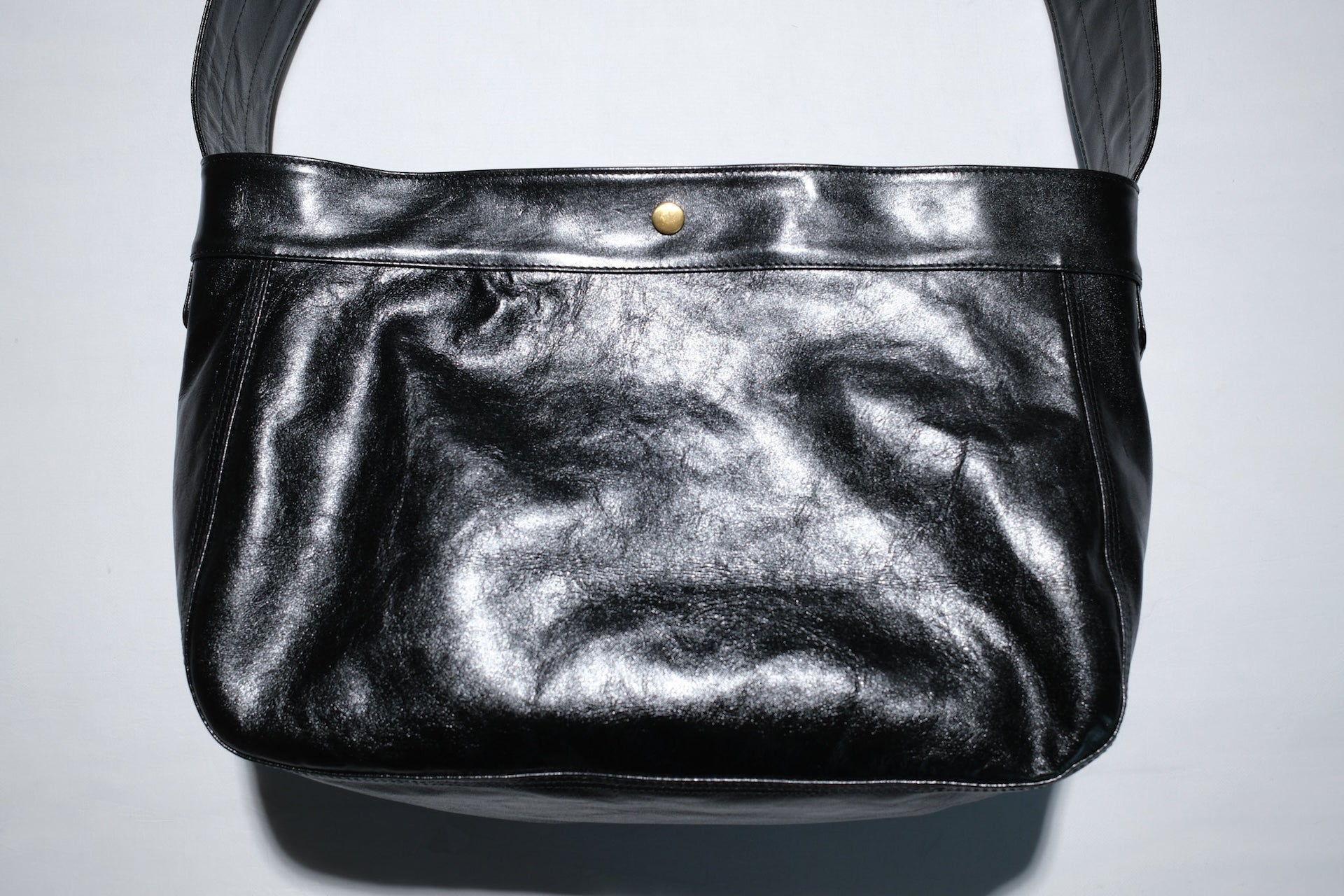 Inception by Accel Co. Horsehide Newspaper Bag (Black Tea-core)