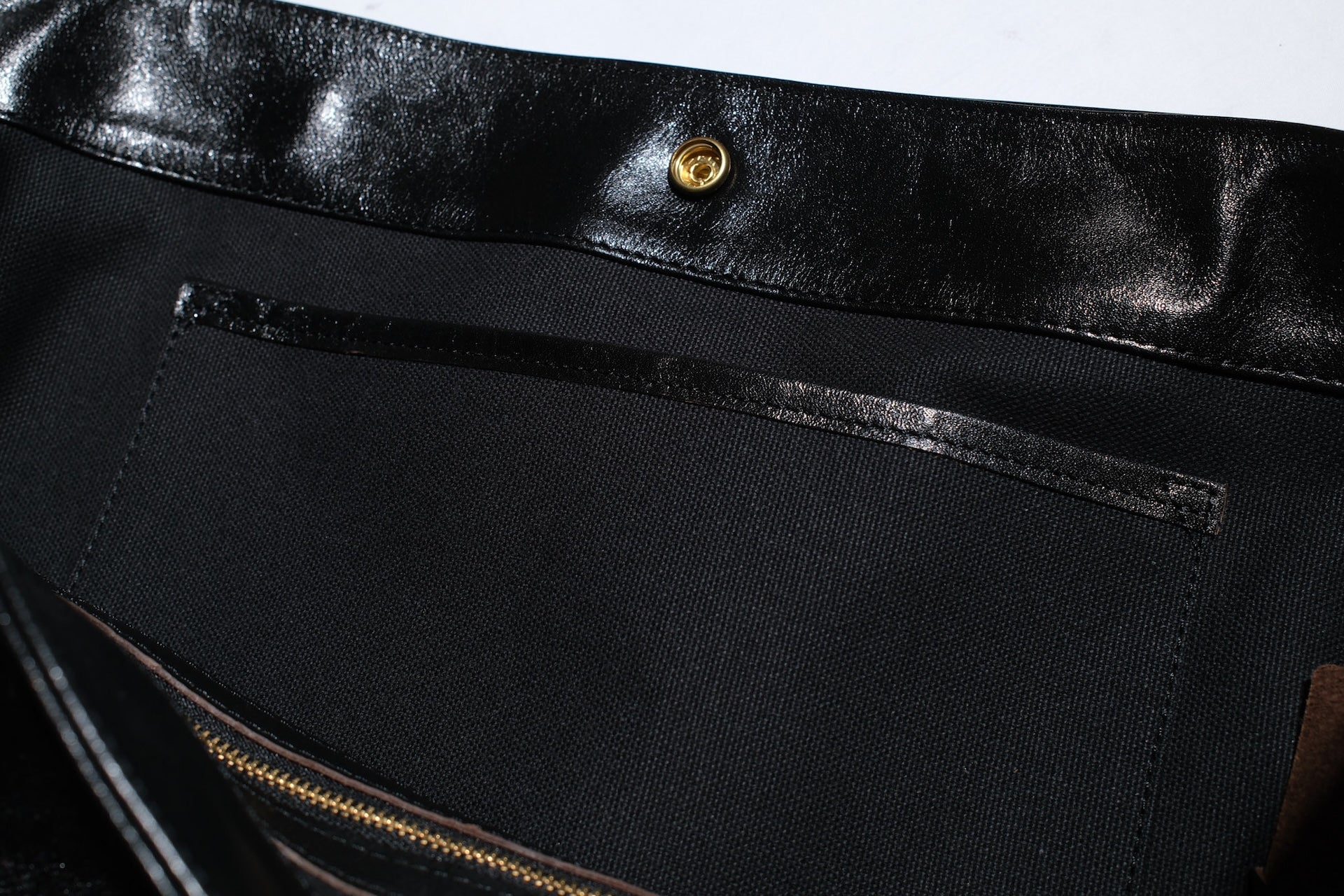 Inception by Accel Co. Horsehide Newspaper Bag (Black Tea-core)