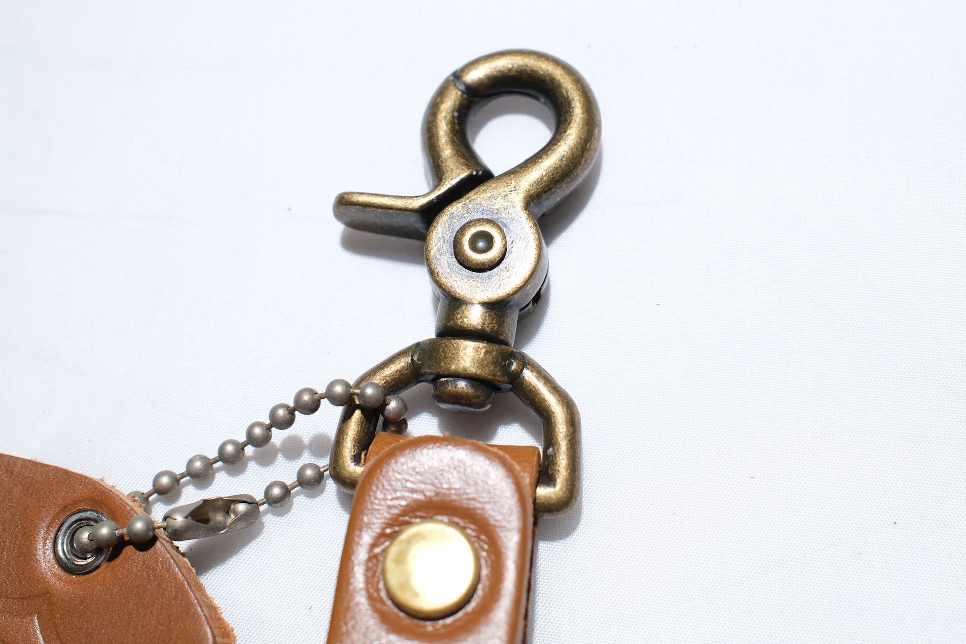 Hollywood Trading Company "Classico Bud" Key Holder with Purple Crystal (Light Brown Tea-core)