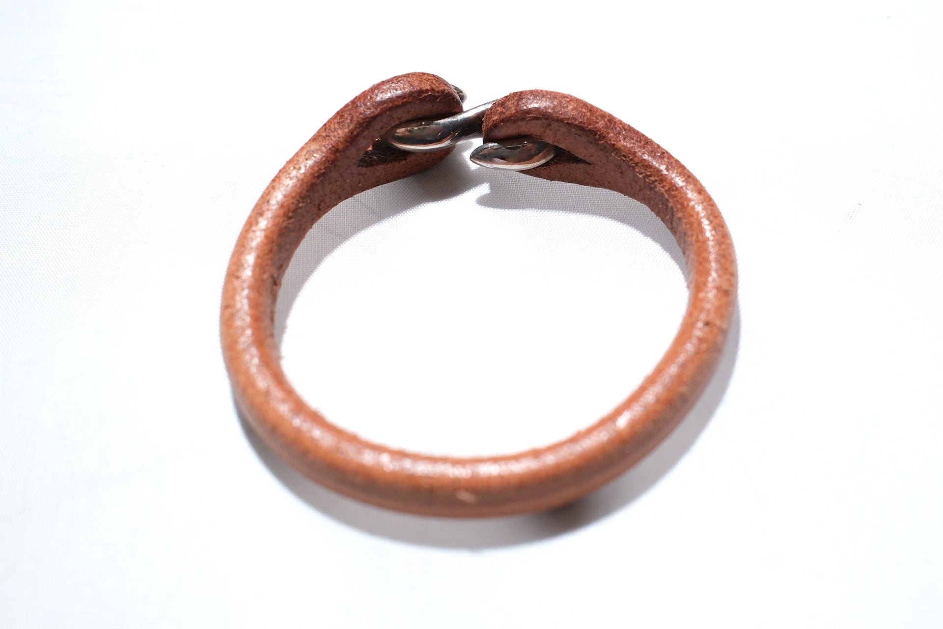 Cramp by Ginkawaten “Silver Hook " Single Cuff (Tan)