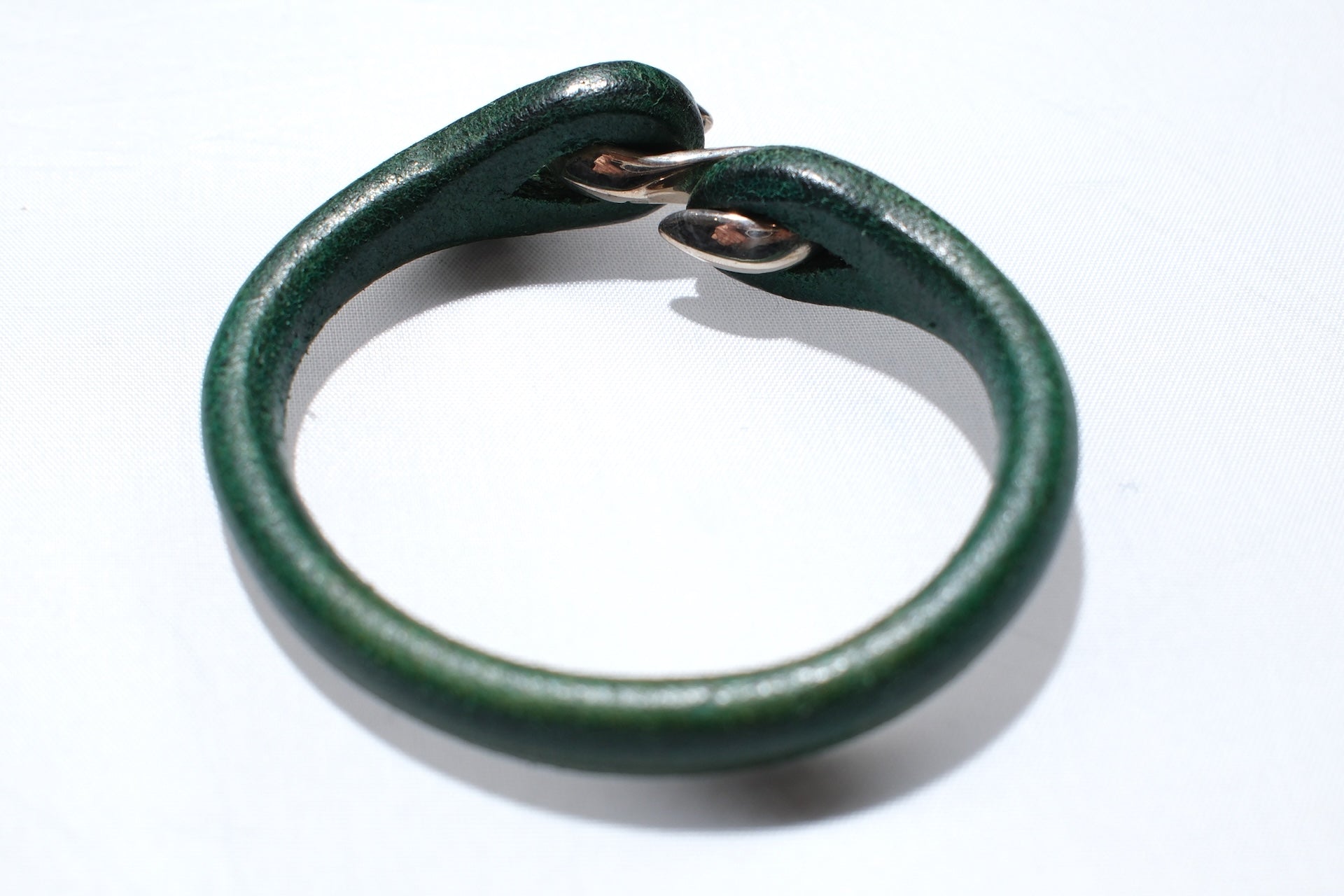 Cramp by Ginkawaten “Silver Hook " Single Cuff (Green)