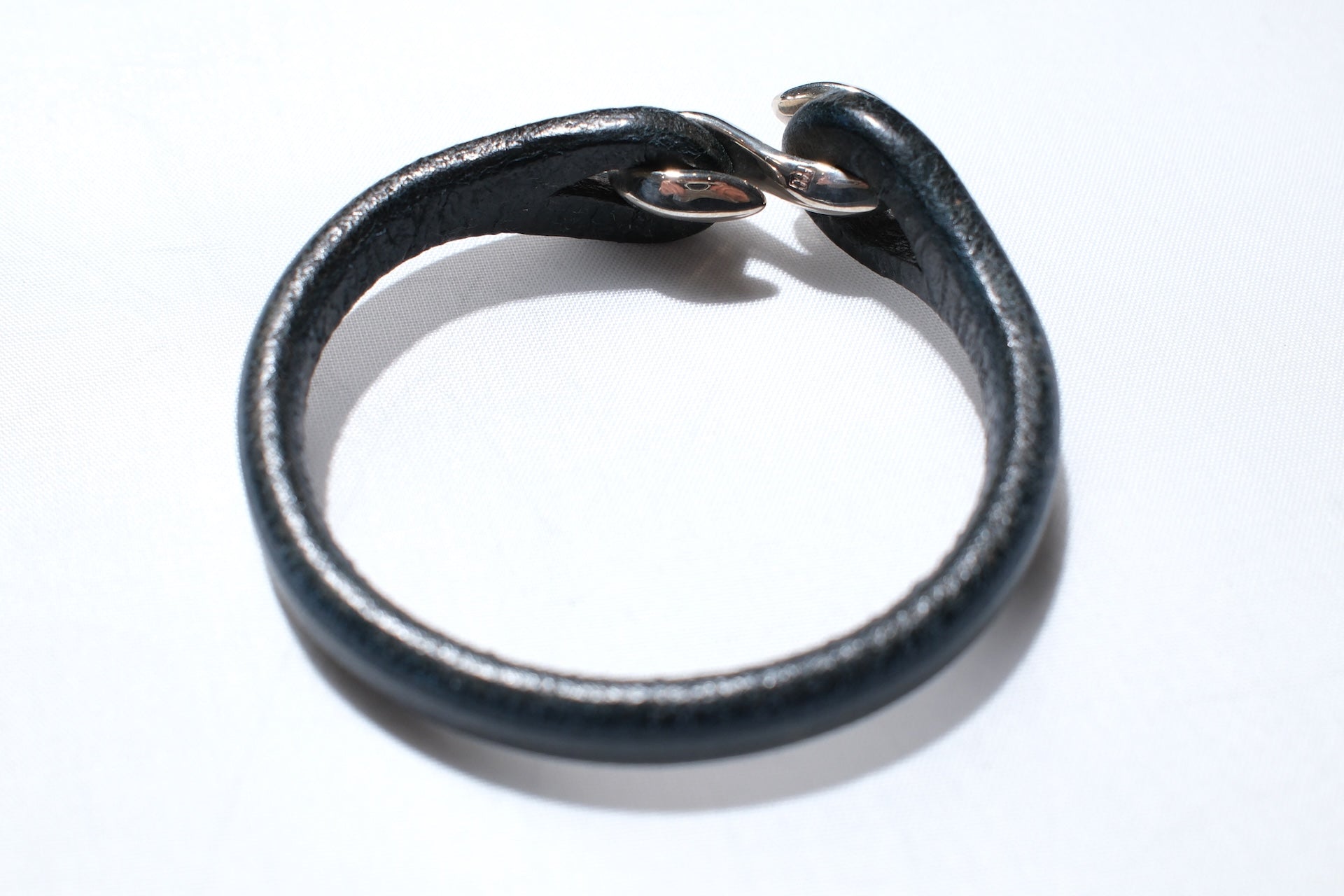 Cramp by Ginkawaten “Silver Hook " Single Cuff (Navy)