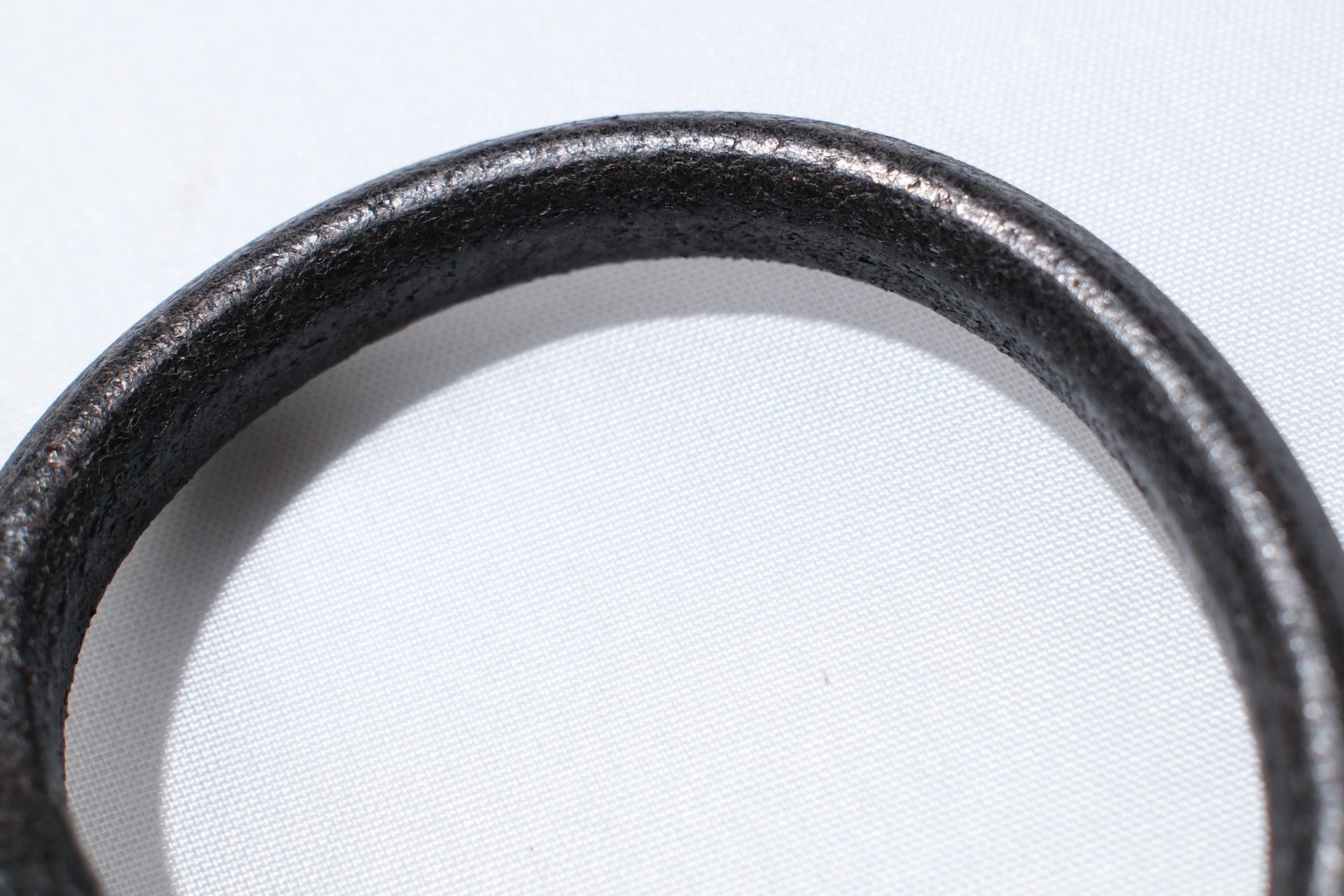 Cramp by Ginkawaten “Silver Hook " Single Cuff (Black)