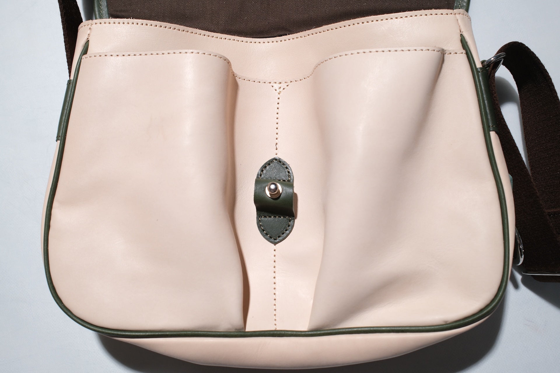 Ginkawaten Full-Grain Cowhide Utility Shoulder Bag (Natural Tan)