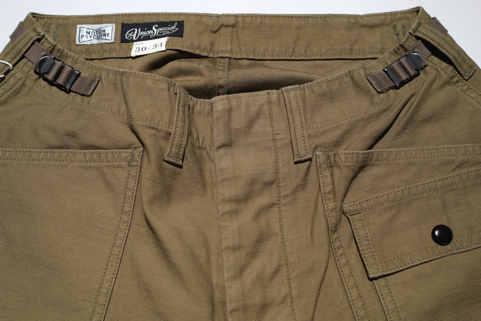 Freewheelers “GRUNTS” Back Satin Cut-Length Trousers (Olive)