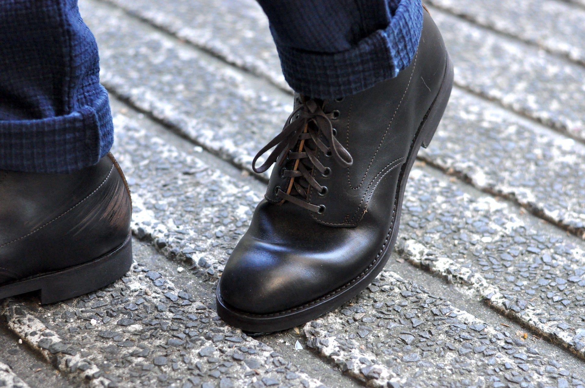 Skoob X CORLECTION Horsebutt Military Chukka Boots (Black Tea-Core)