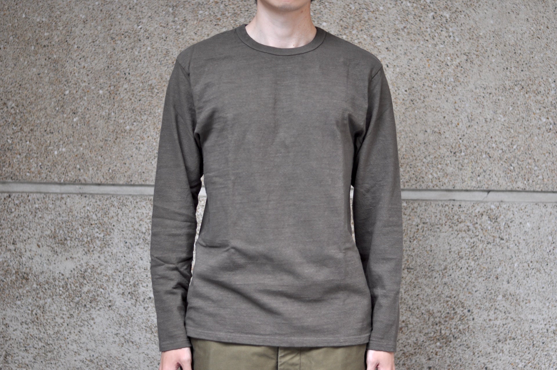 UES 9.5oz "NO.8 Slub Nep" Heavyweight L/S Plain Tee (Vintage Olive)
