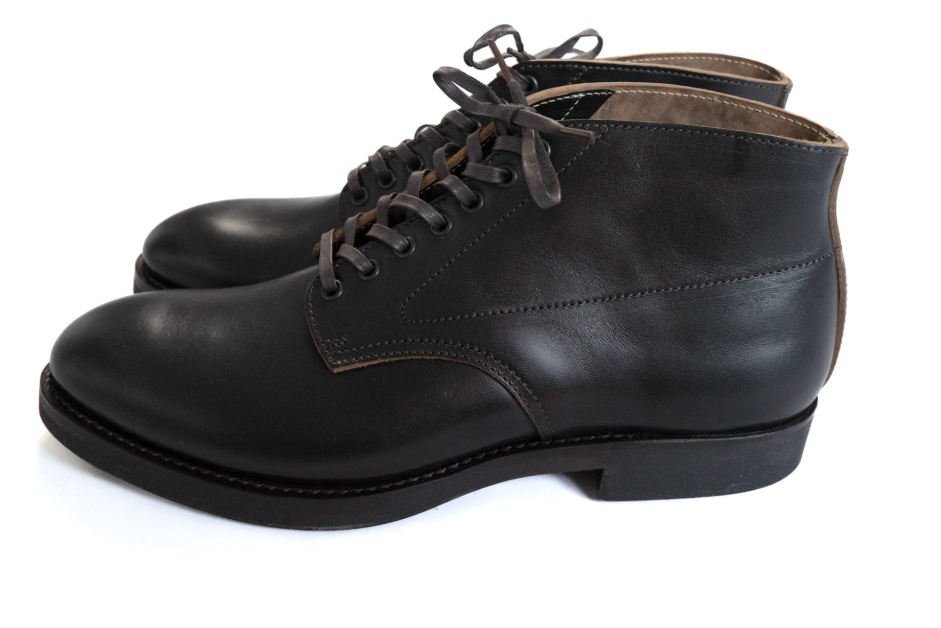 Skoob X CORLECTION Horsebutt Military Chukka Boots (Black Tea-Core)
