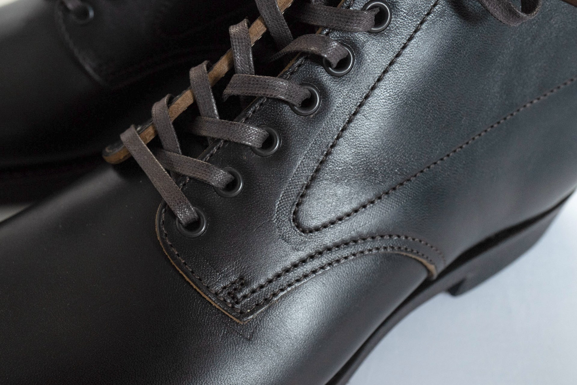 Skoob X CORLECTION Horsebutt Military Chukka Boots (Black Tea-Core)