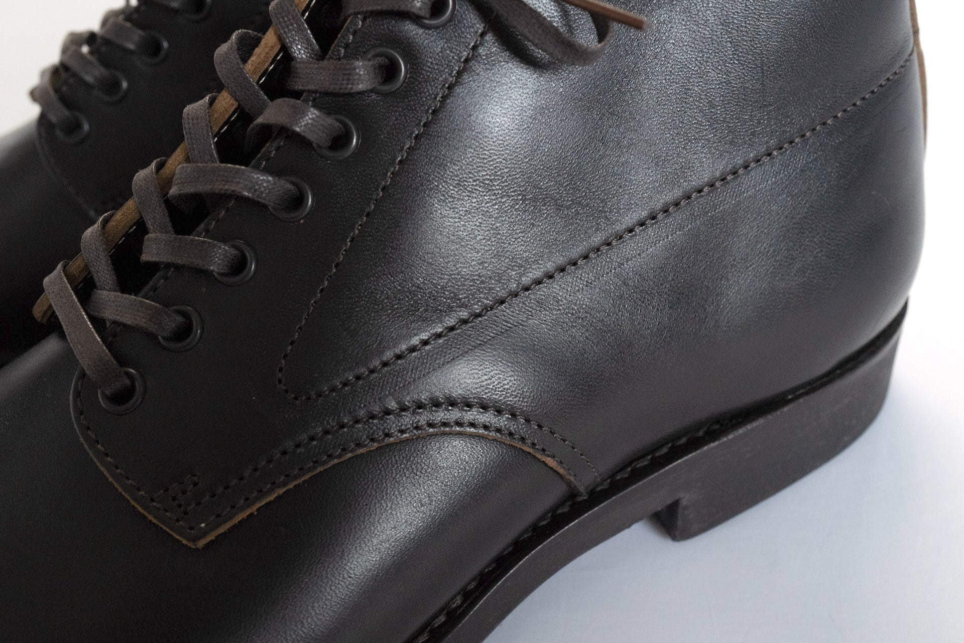 Skoob X CORLECTION Horsebutt Military Chukka Boots (Black Tea-Core)