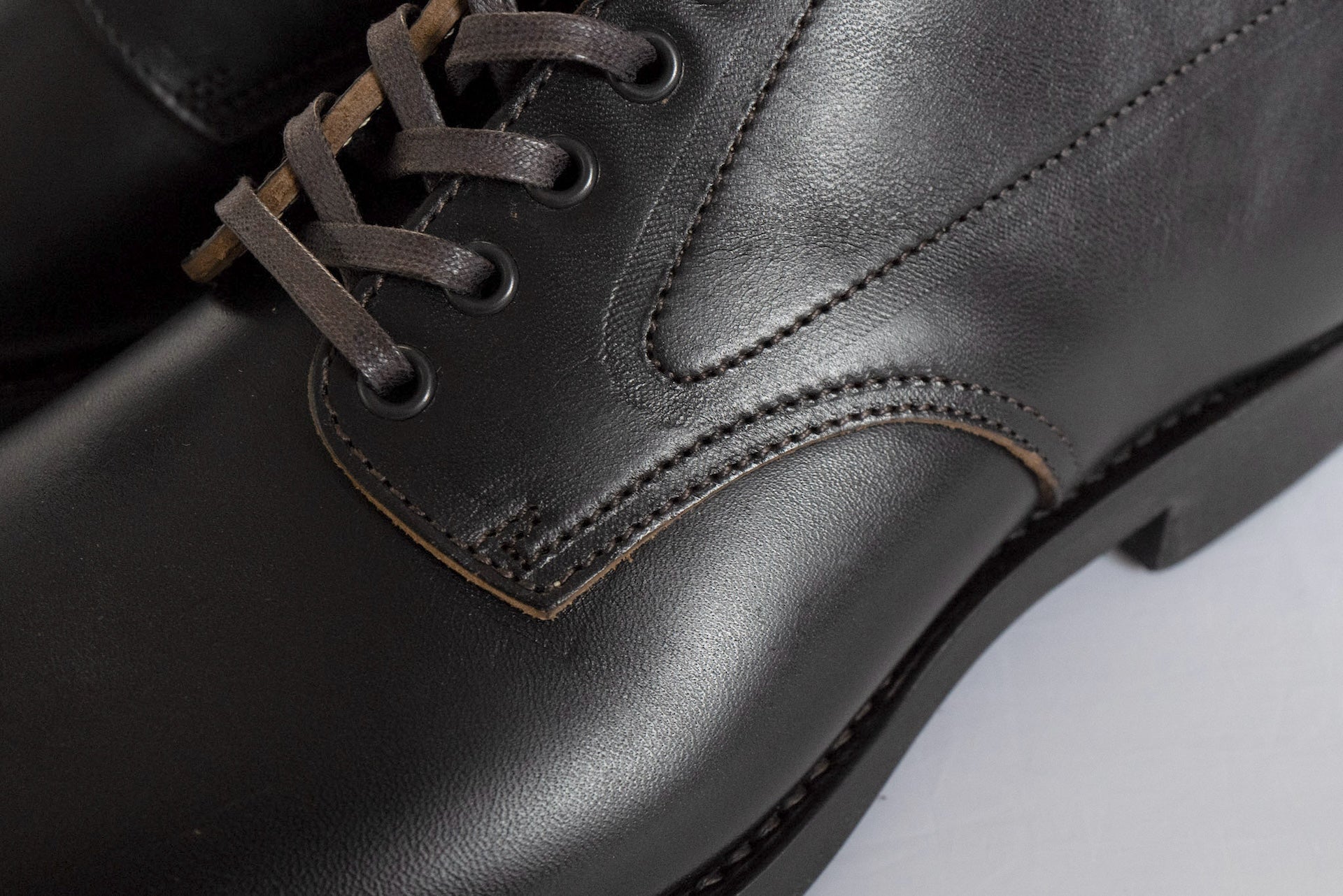 Skoob X CORLECTION Horsebutt Military Chukka Boots (Black Tea-Core)