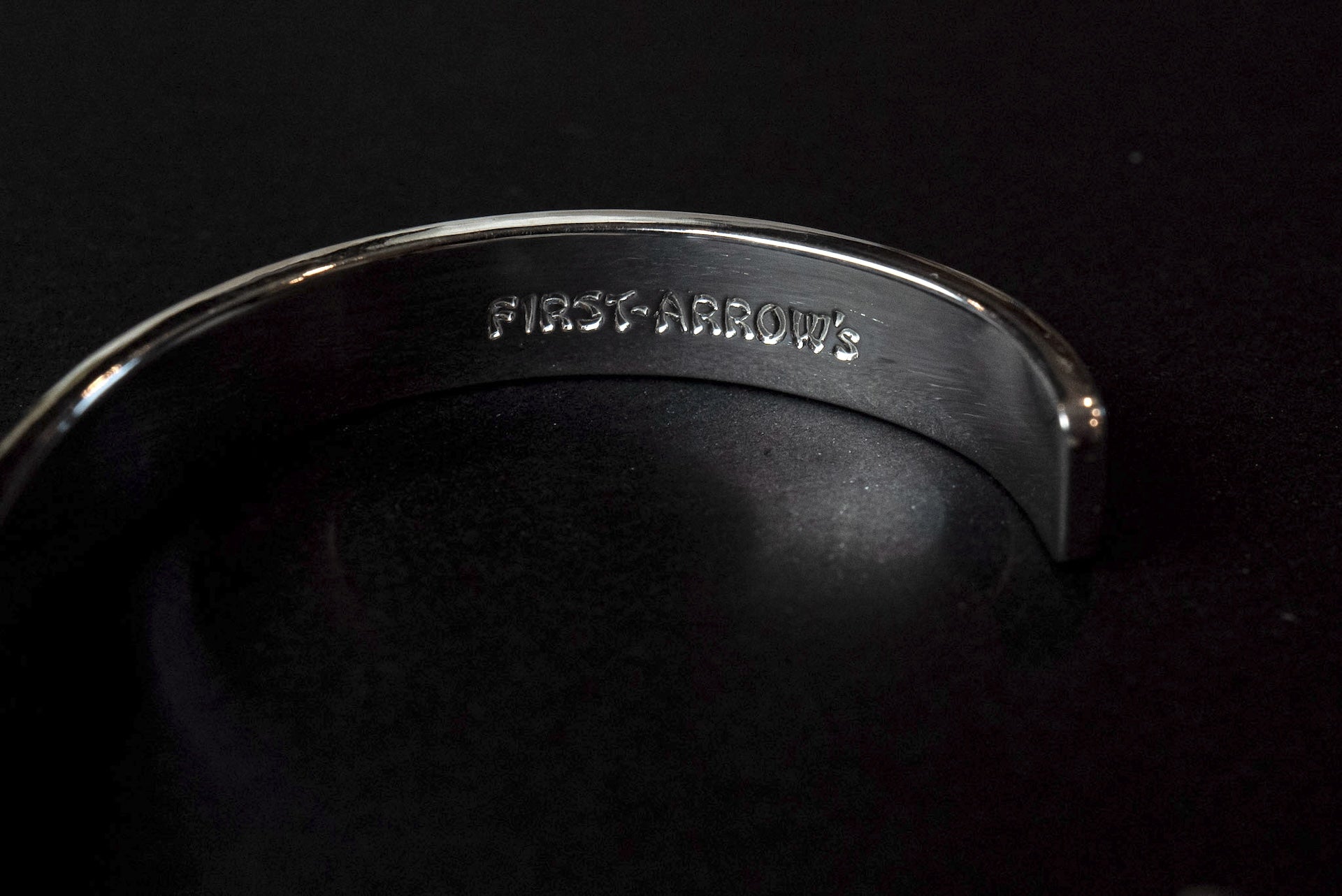 First Arrow's 18K "Sunburst" 8mm Standard Bangle with Eagle Stamps (BR-220)