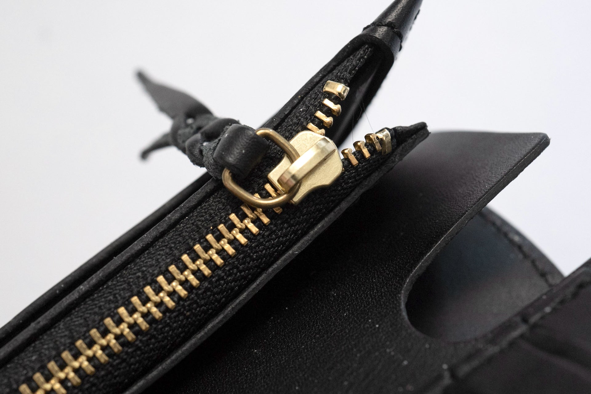 Inception by Accel Company 'Bridle Cowhide' Middle Wallets (Brown)