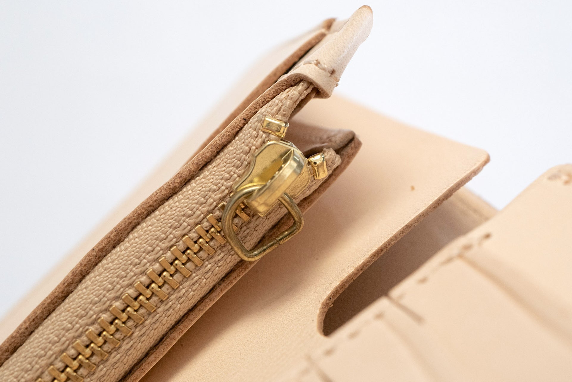 Inception by Accel Company 'Bridle Cowhide' Middle Wallets (Tan)