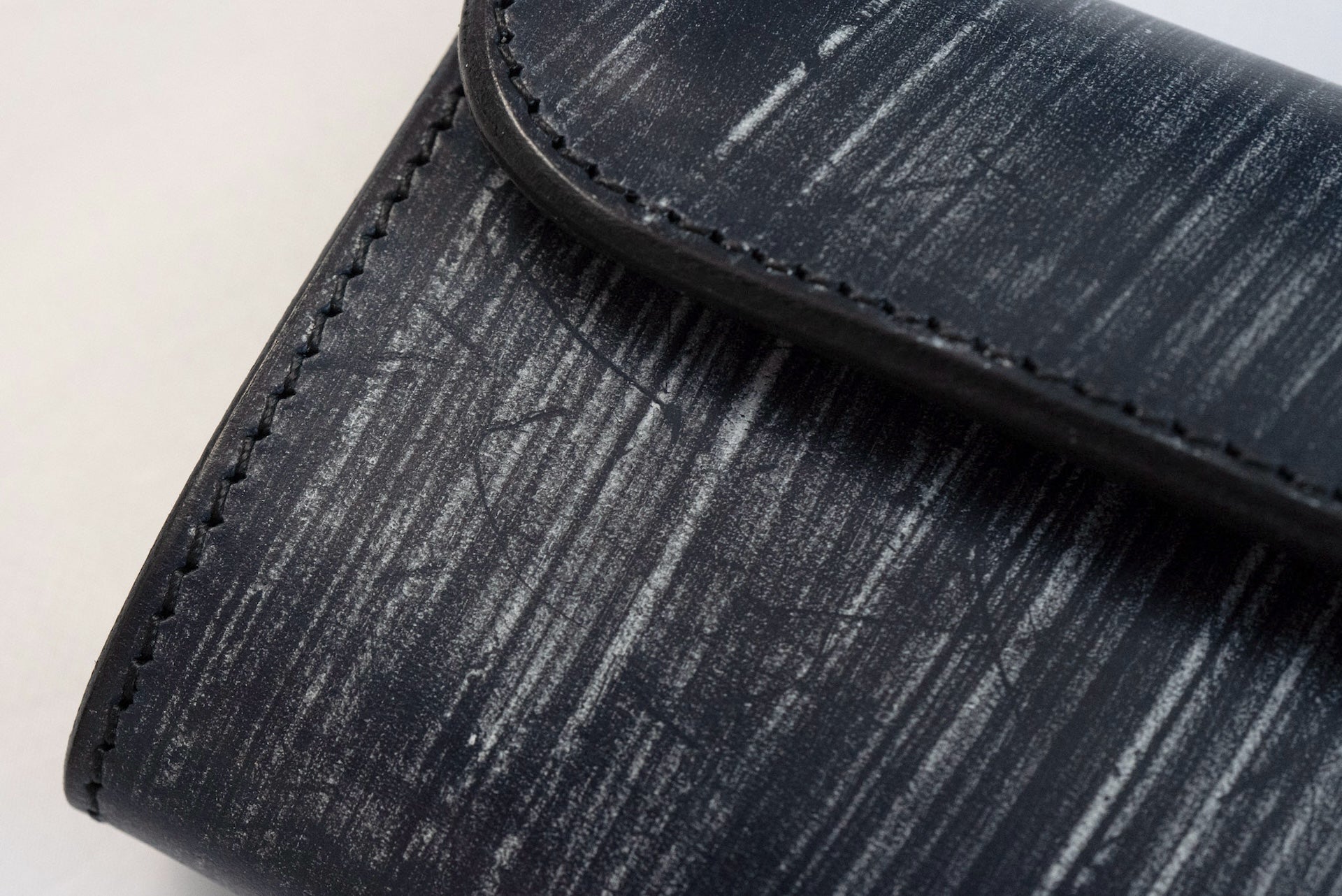 Inception by Accel Company 'Bridle Cowhide' Middle Wallets (Navy)