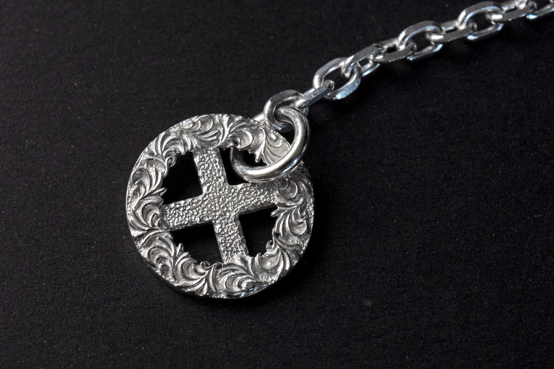 Legend Medium Silver Necklace with Feather Hook