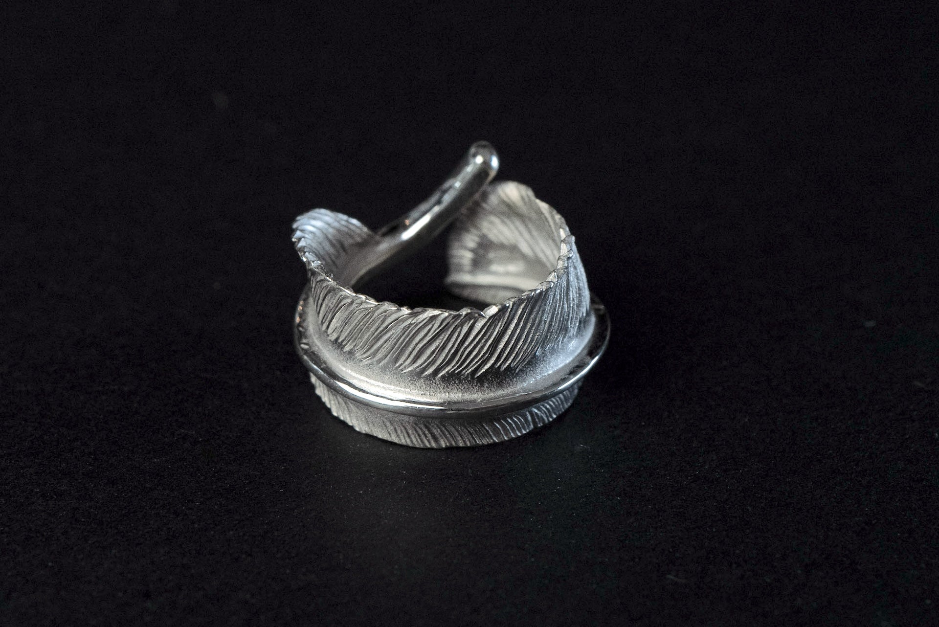 Legend "Curled" Medium Feather Silver Ring
