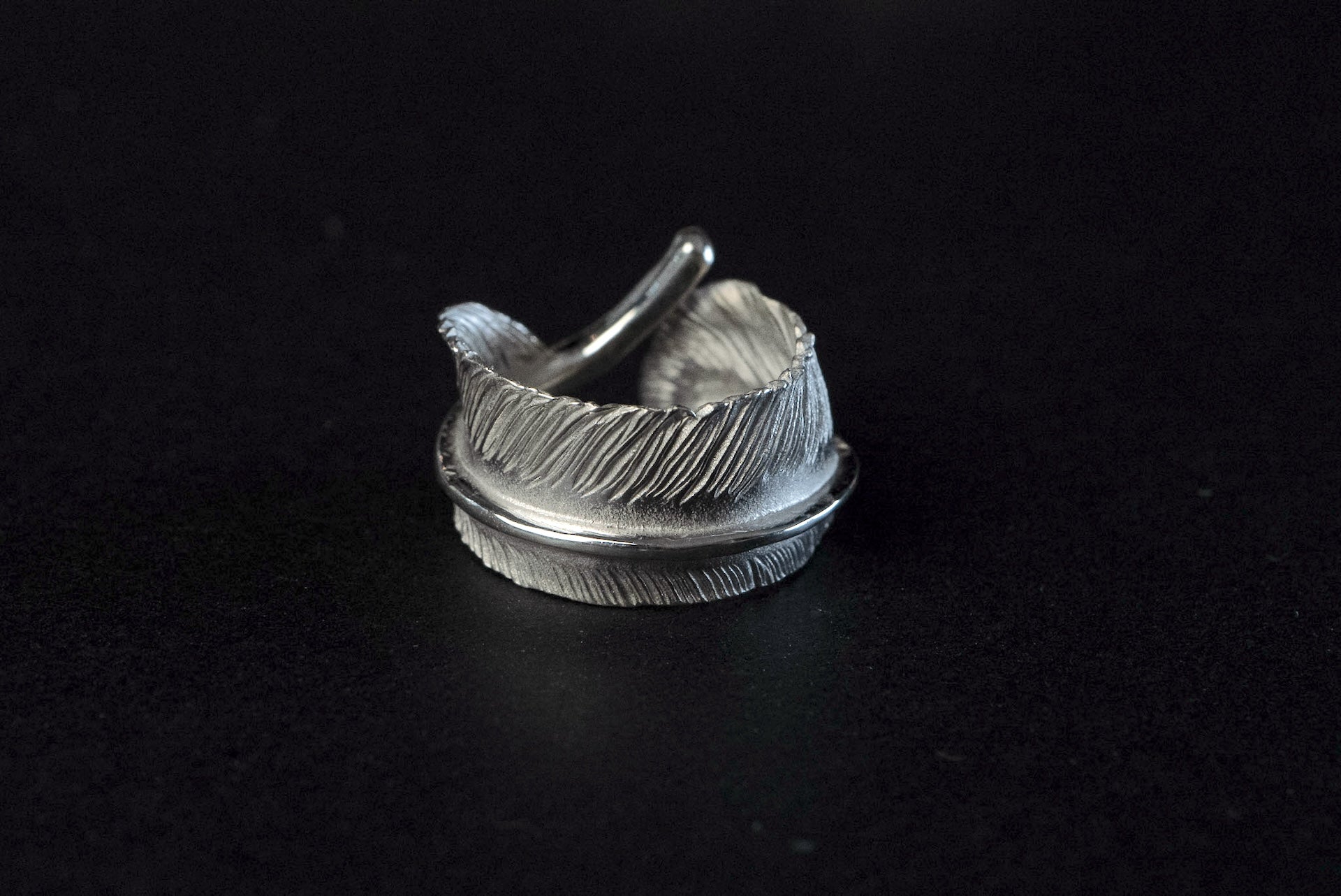 Legend "Curled" Medium Feather Silver Ring