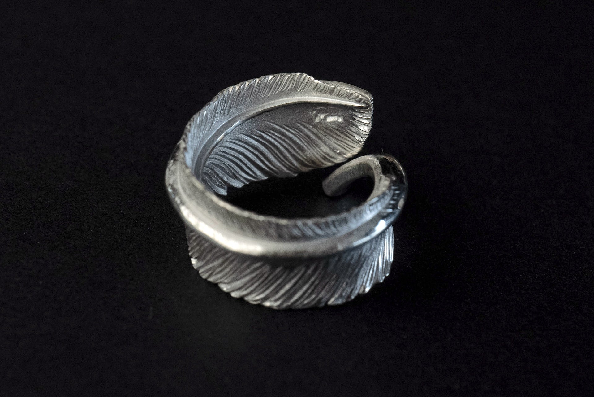 Legend "Curled" Medium Feather Silver Ring