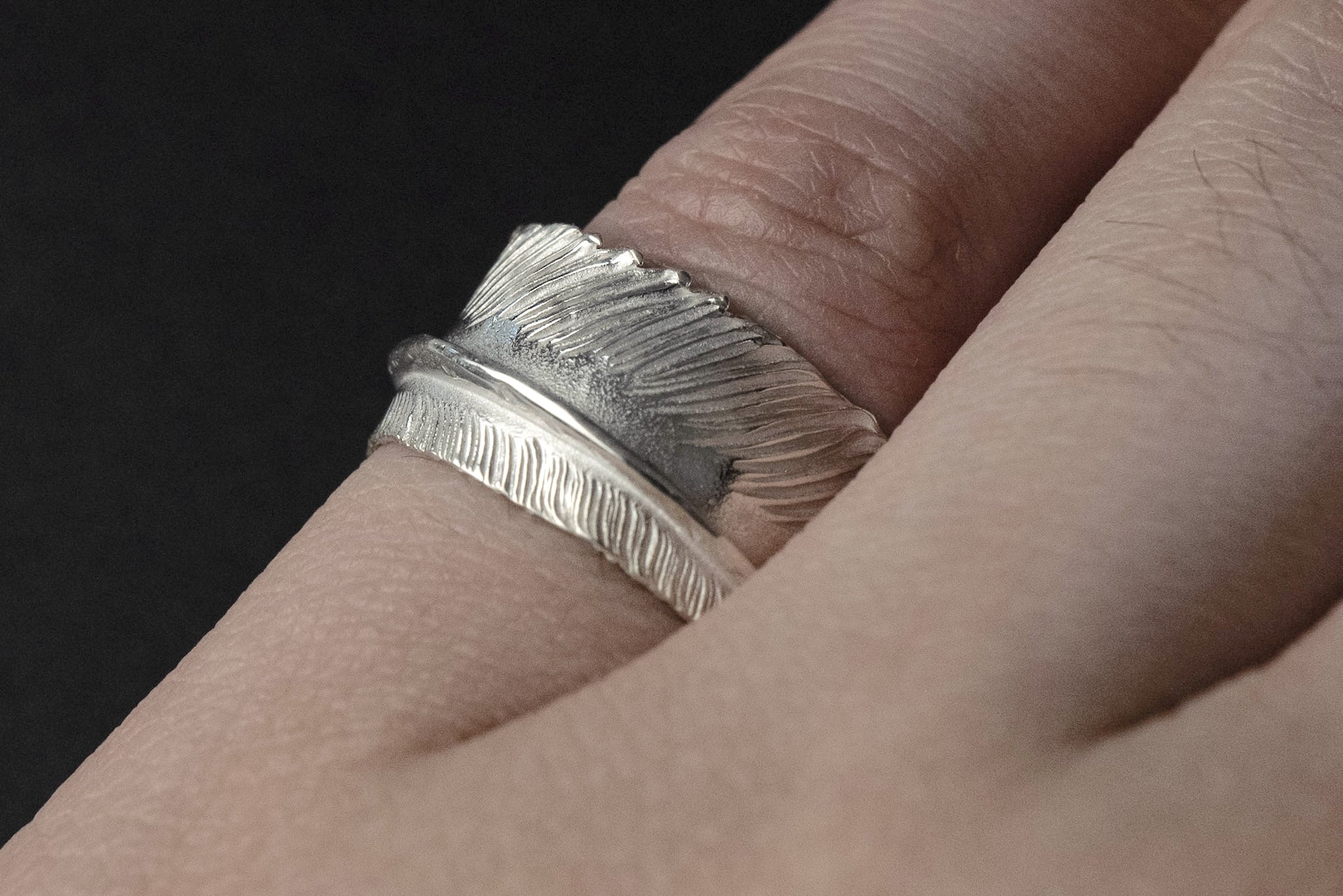 Legend "Curled" Medium Feather Silver Ring