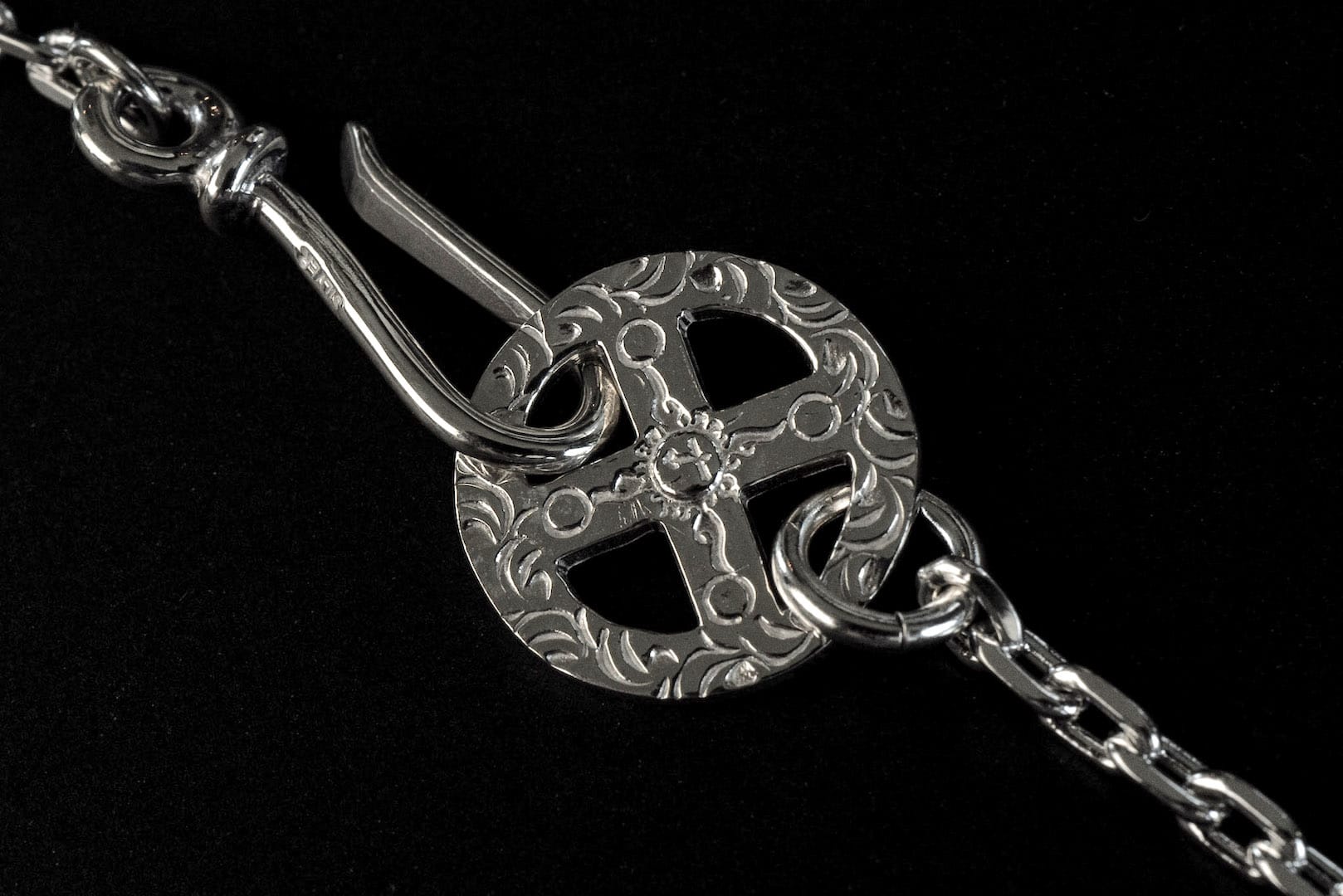 First Arrow's Size Small Silver Chain With Medicine Wheel (O-063 + P-234)