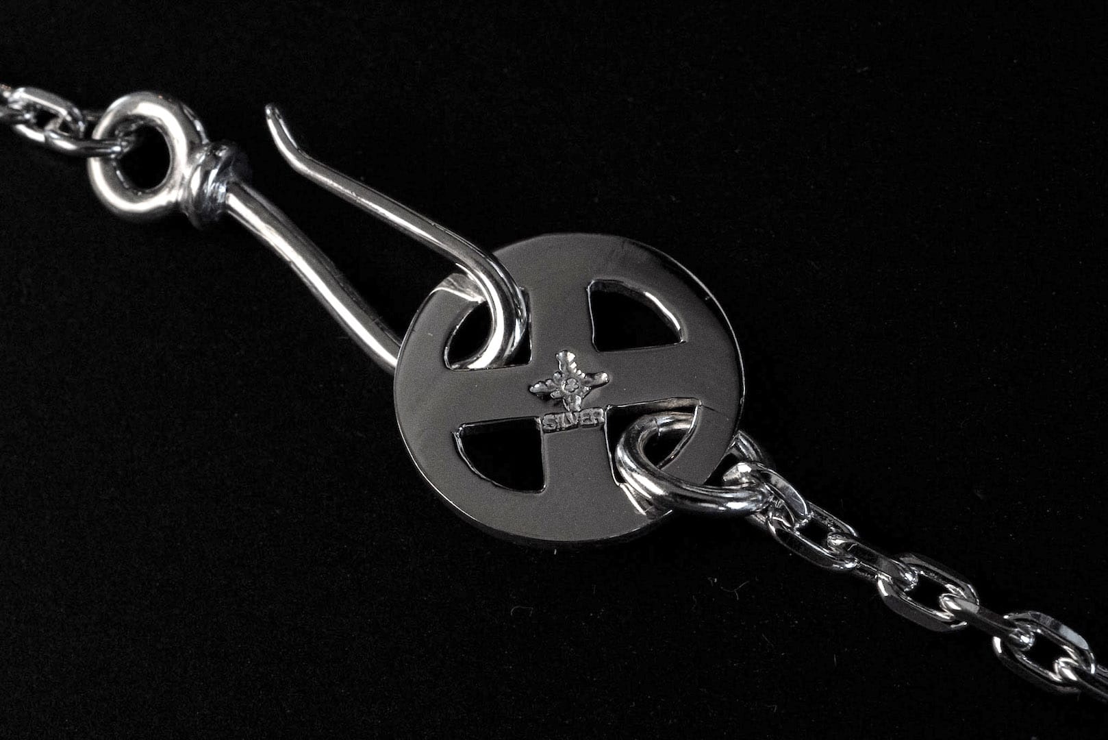 First Arrow's Size Small Silver Chain With Medicine Wheel (O-063 + P-234)