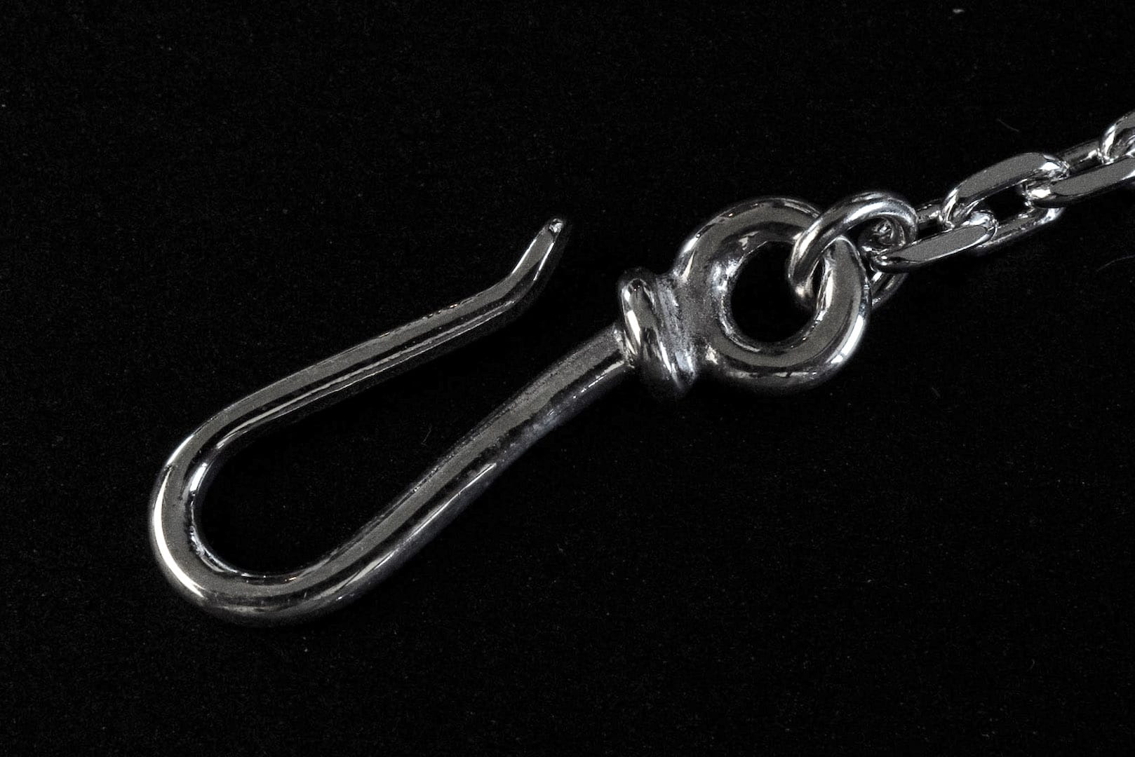 First Arrow's Size Small Silver Chain With Medicine Wheel (O-063 + P-234)