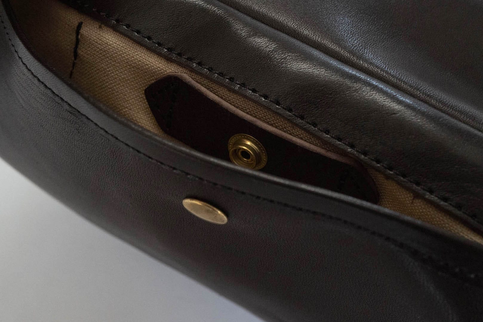Inception by Accel Co. Horsebutt "Funky" Shoulder Bag (Brown Tea-core)