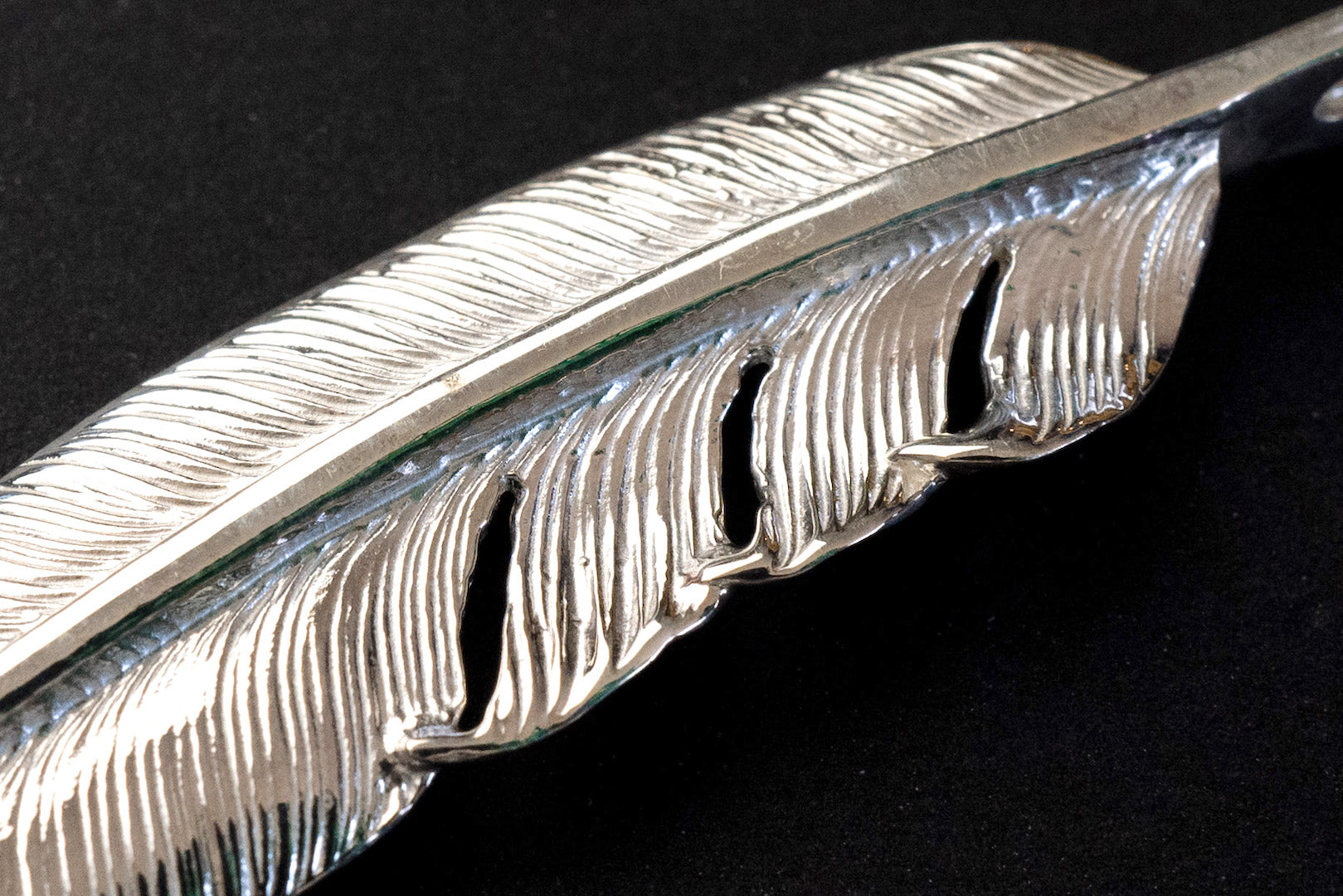 First Arrow's Large Quarter 18k Gold Feather Pendant (P-474)