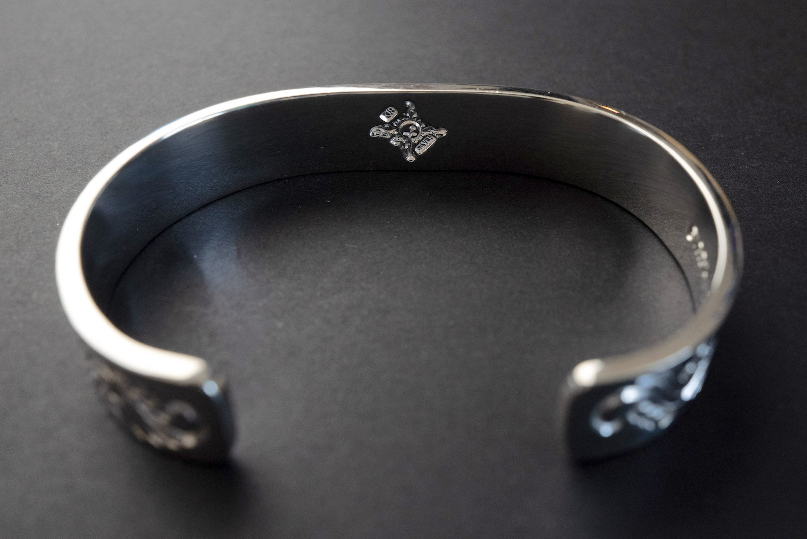 First Arrow's 12mm Arabesque Bangle with 18k Gold Sunburst Emblem (BR-026)