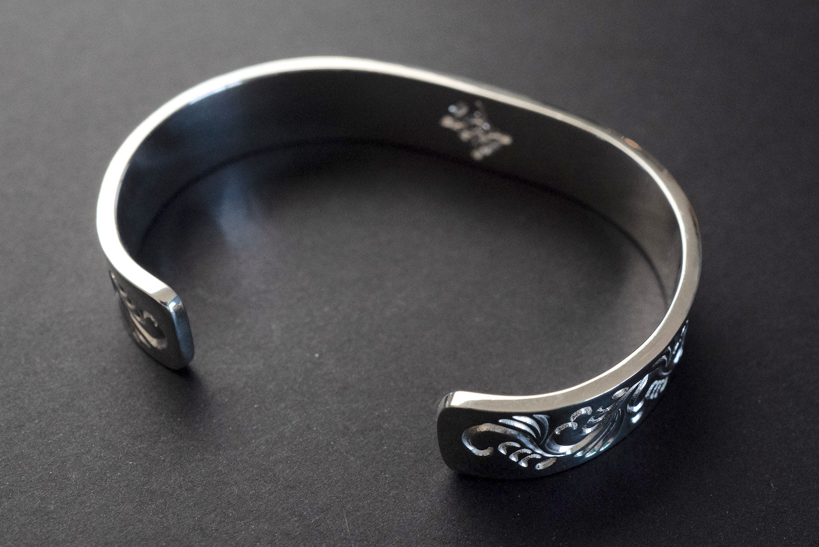 First Arrow's 12mm Arabesque Bangle with 18k Gold Sunburst Emblem (BR-026)