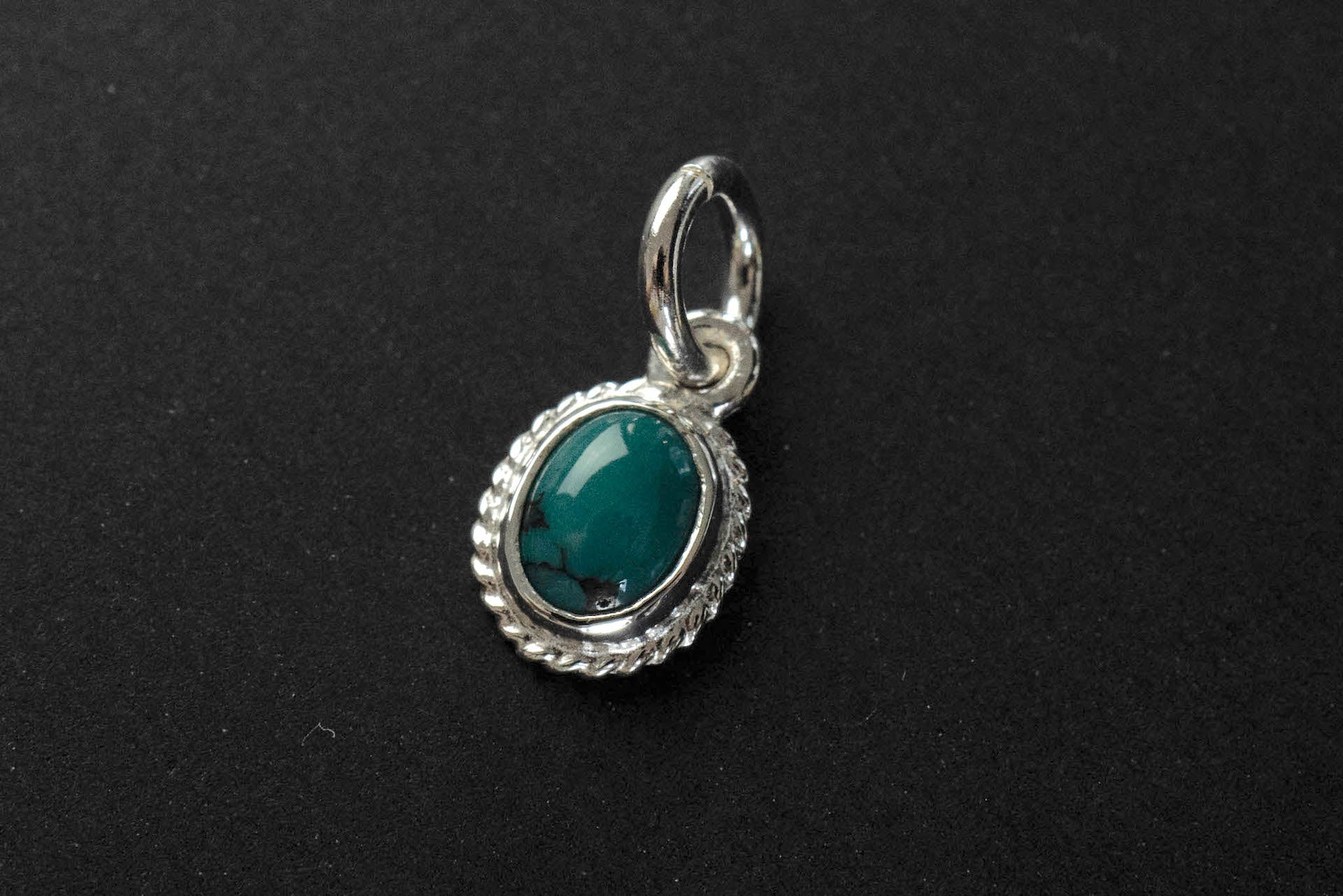 First Arrow's Size Small Mini Oval Pendant With Turquoise (P-297)