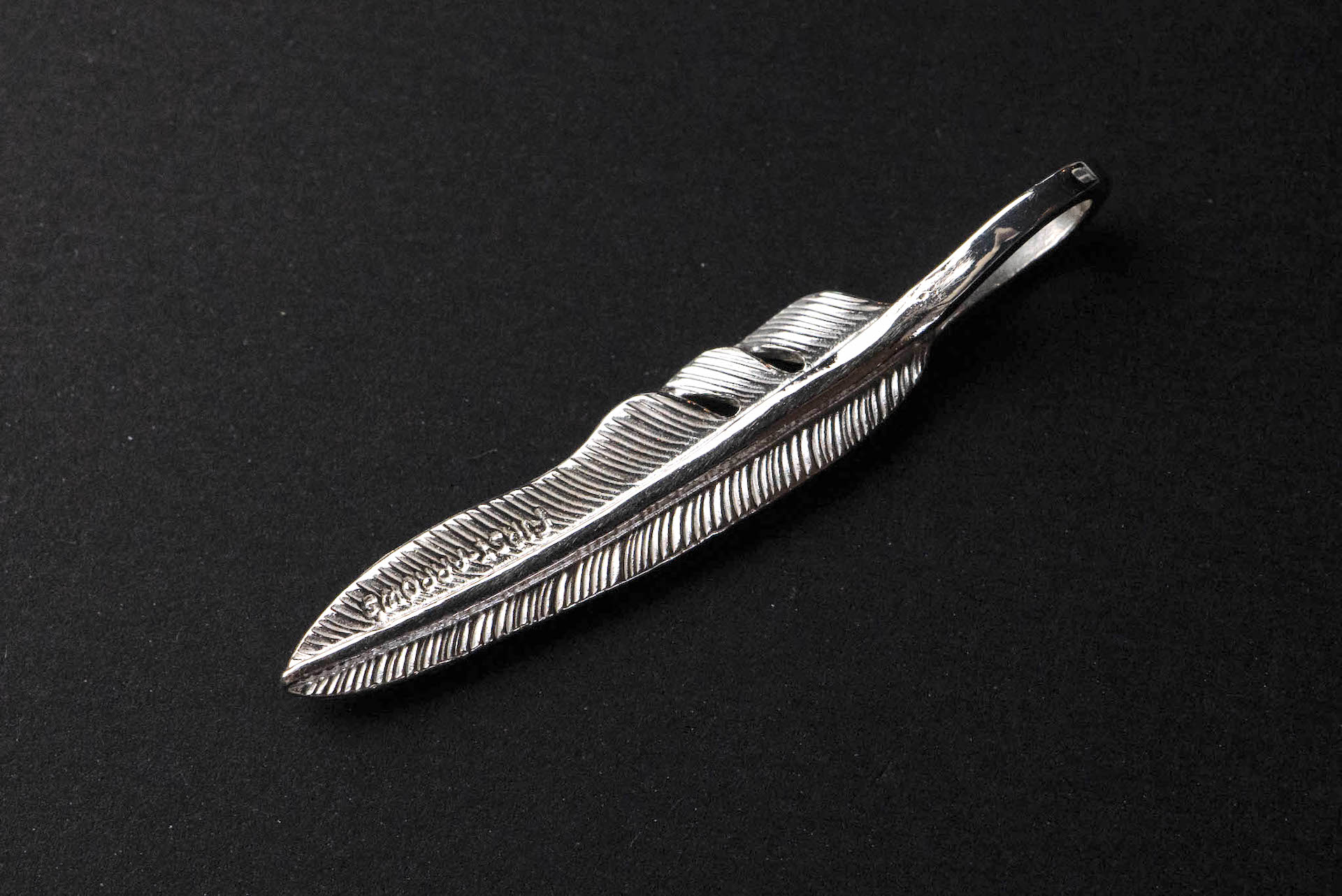 First Arrow's Small "Kazekiri Feather" Pendant With 18K Gold Emblem (P-432)