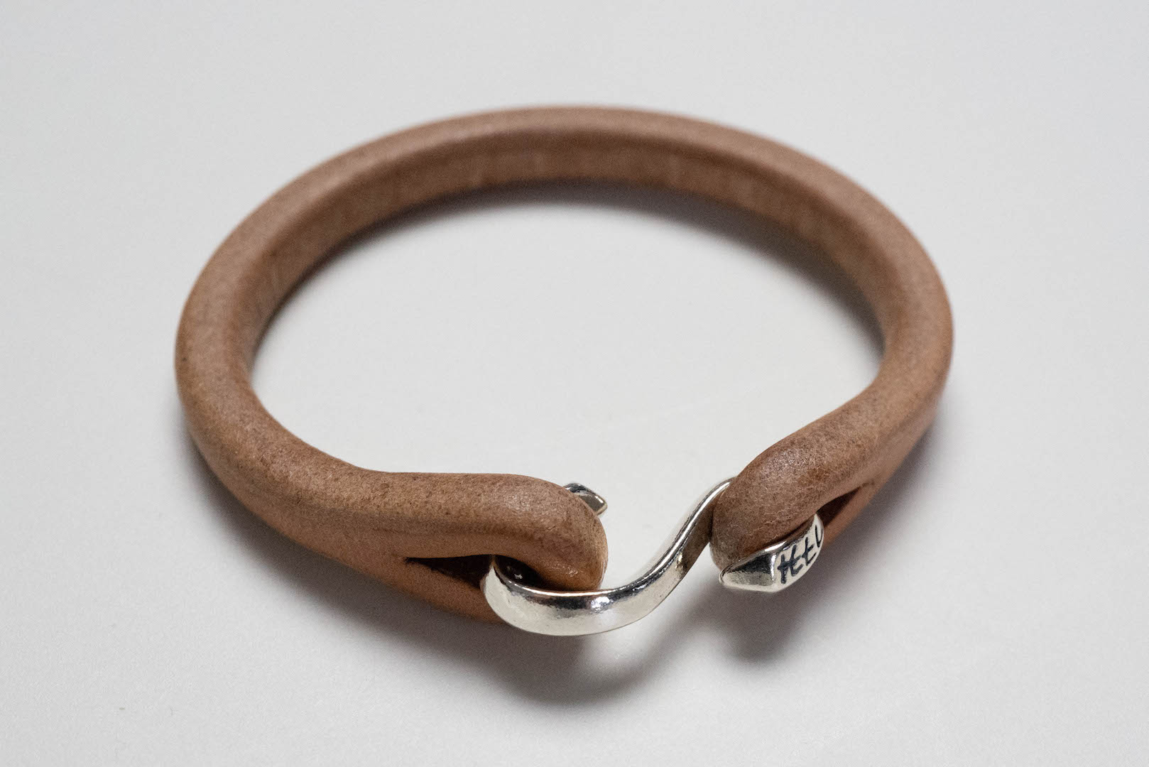 The Flat Head 'Silver Hook' Single Cuff (Natural Tan)