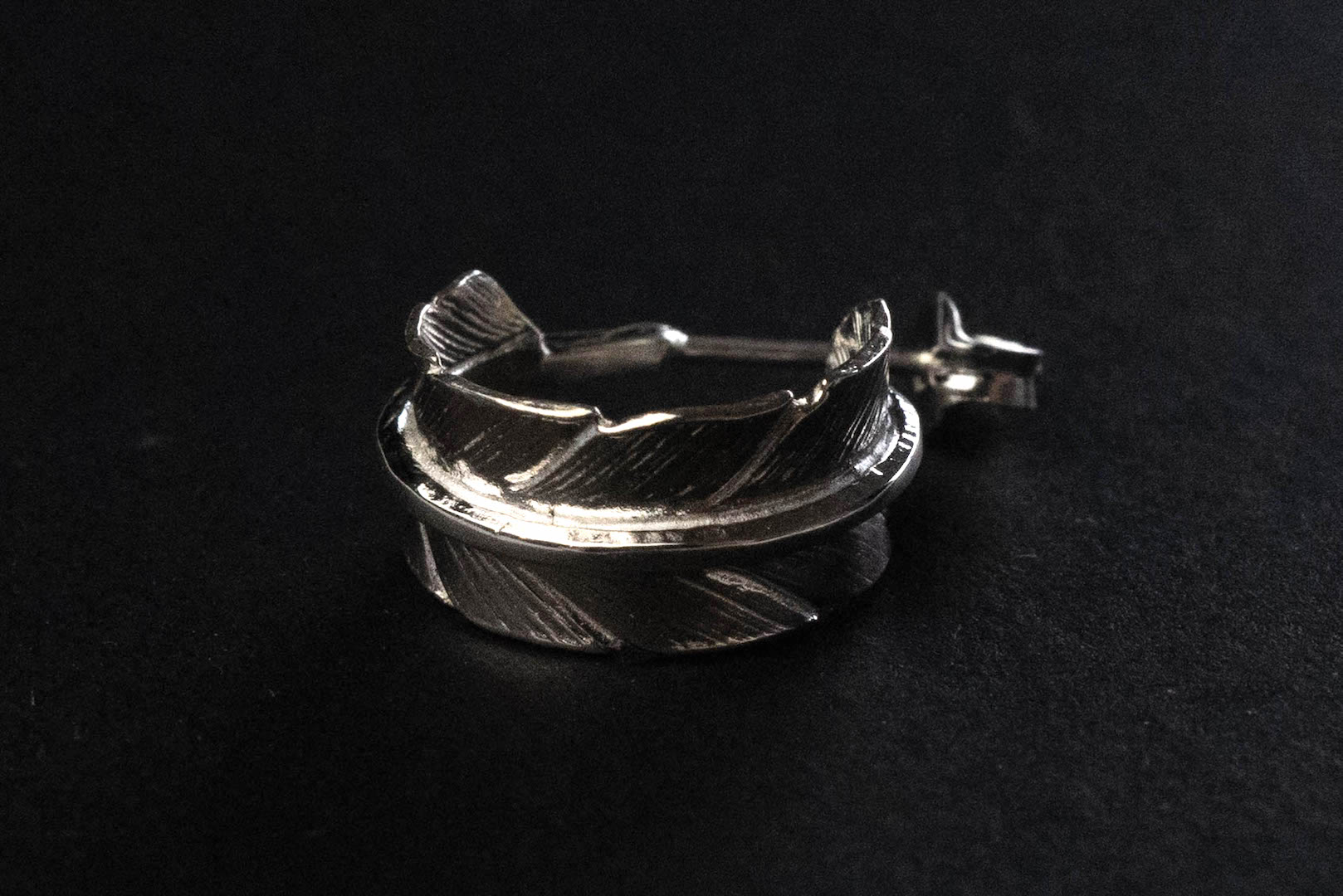 First Arrow's Small Feather Pierced Earring (O-007S)