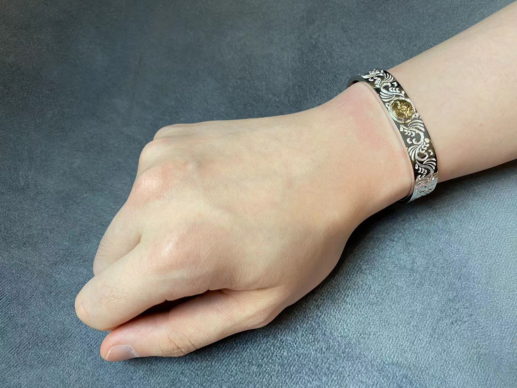 First Arrow's 12mm Arabesque Bangle with 18k Gold Sunburst Emblem (BR-026)