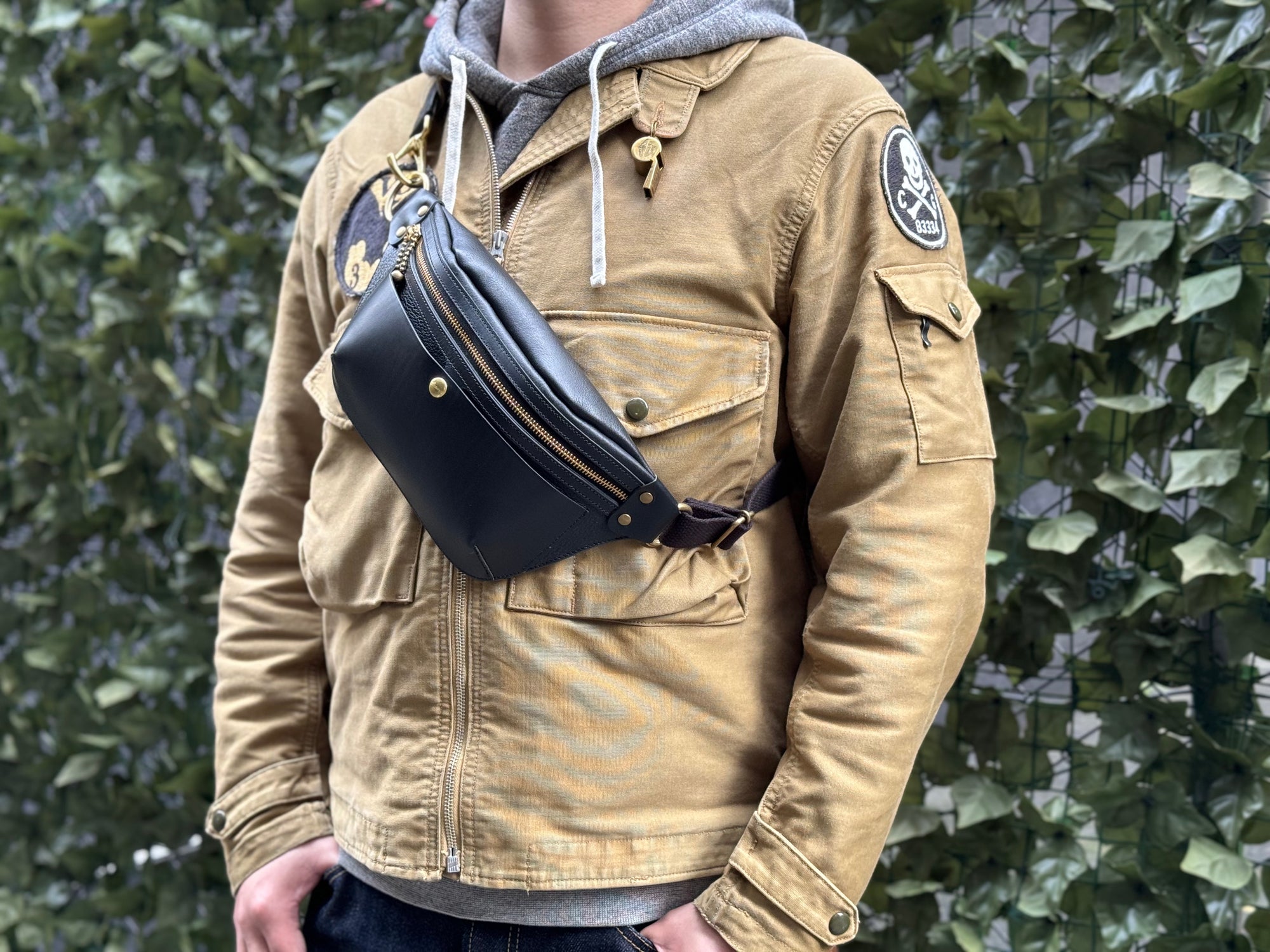 Cramp by Ginkawaten Dual Leather Pocket Bag (Black X Black)