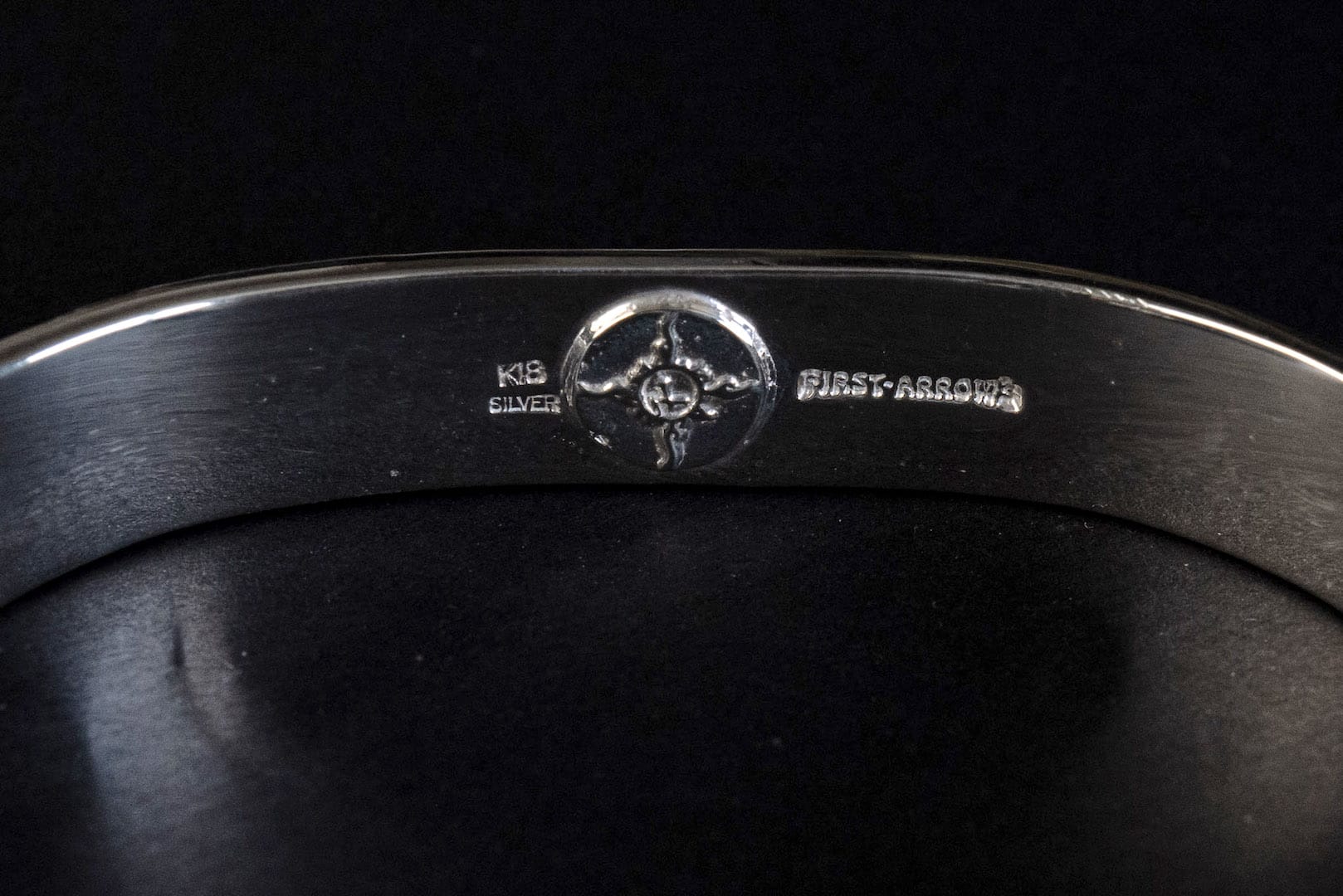First Arrow's 12mm Embossed Arabesque 'Bare Rock' Silver Bangle with 18K Gold Emblem (BR-030)