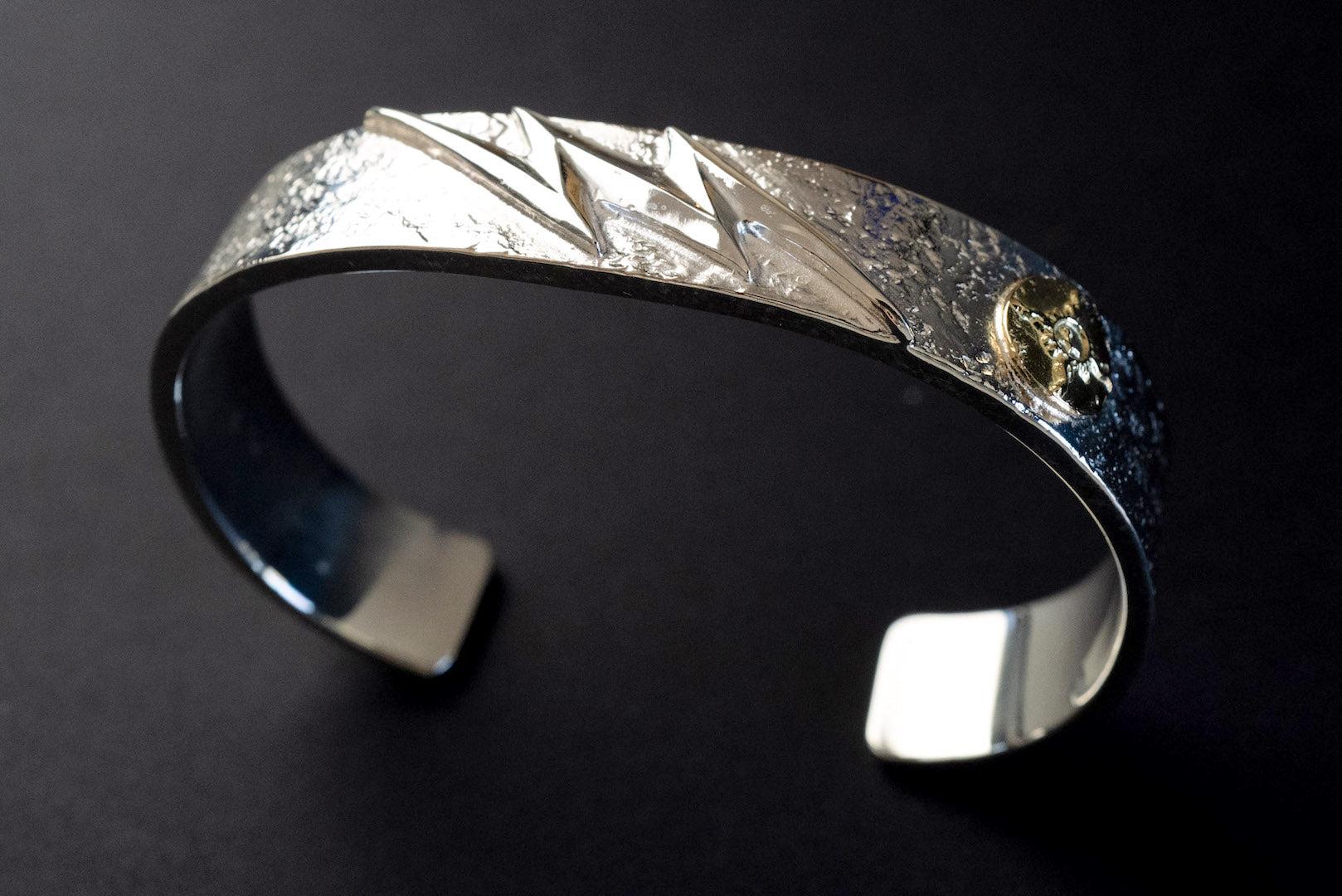 First Arrow's 12mm 'Lightning' Bangle With 18K Sunburst Emblem (BR-086)